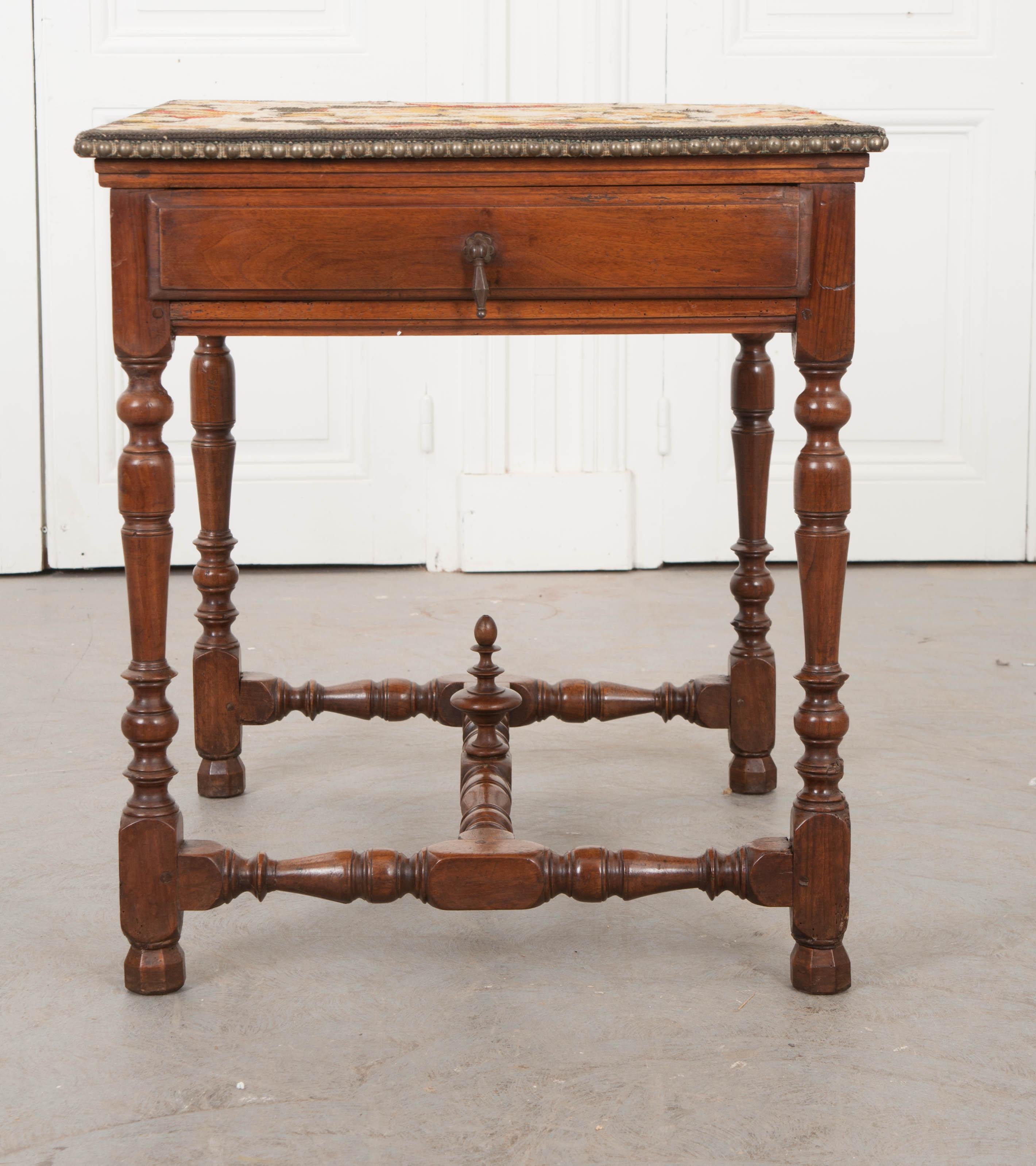 English 18th Century Jacobean-Style Oak Side Table In Good Condition For Sale In Baton Rouge, LA