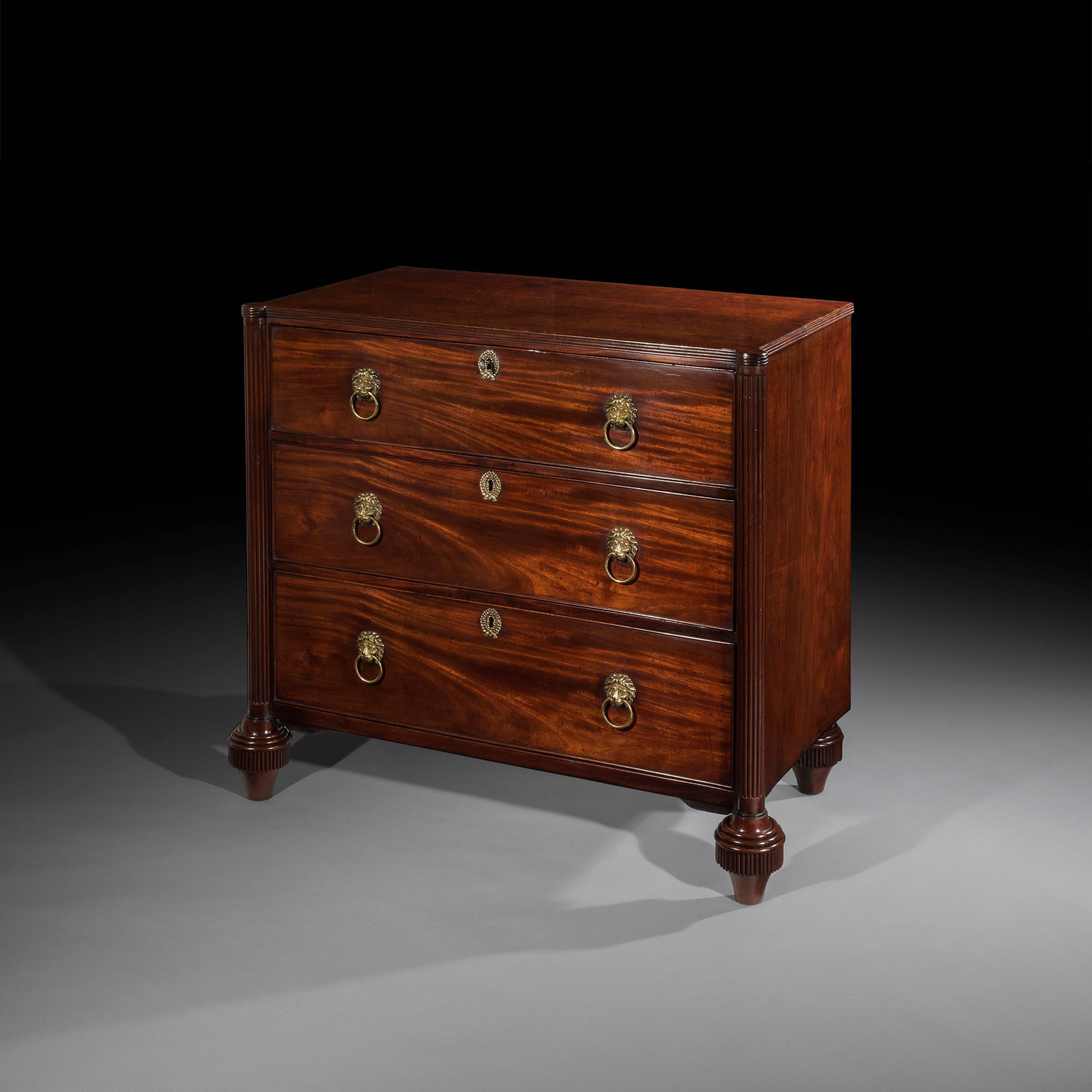 English 18th Century Mahogany Gillows Chest of Drawers In Good Condition In Richmond, London