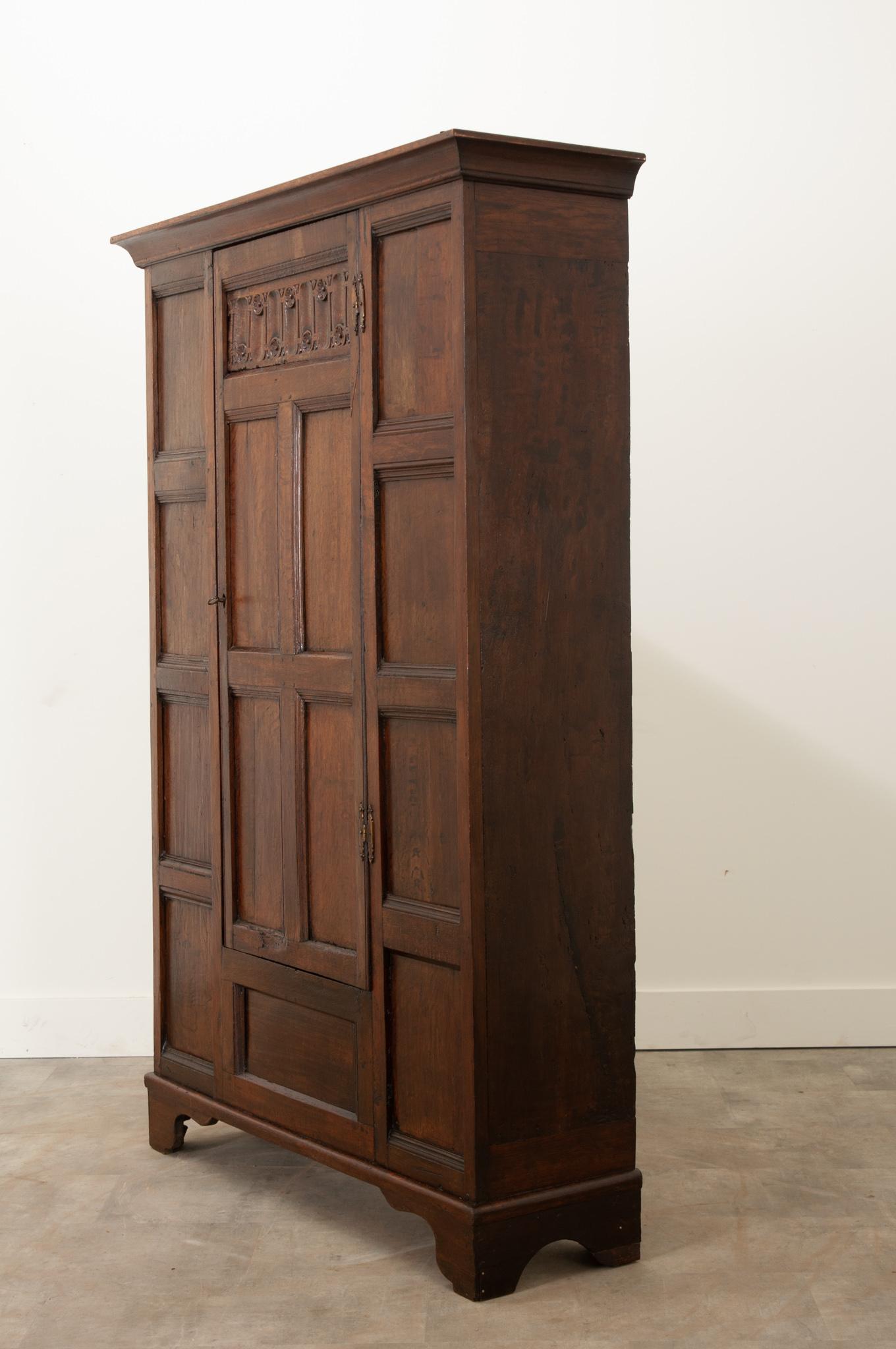 English 18th Century Oak Cabinet In Good Condition For Sale In Baton Rouge, LA