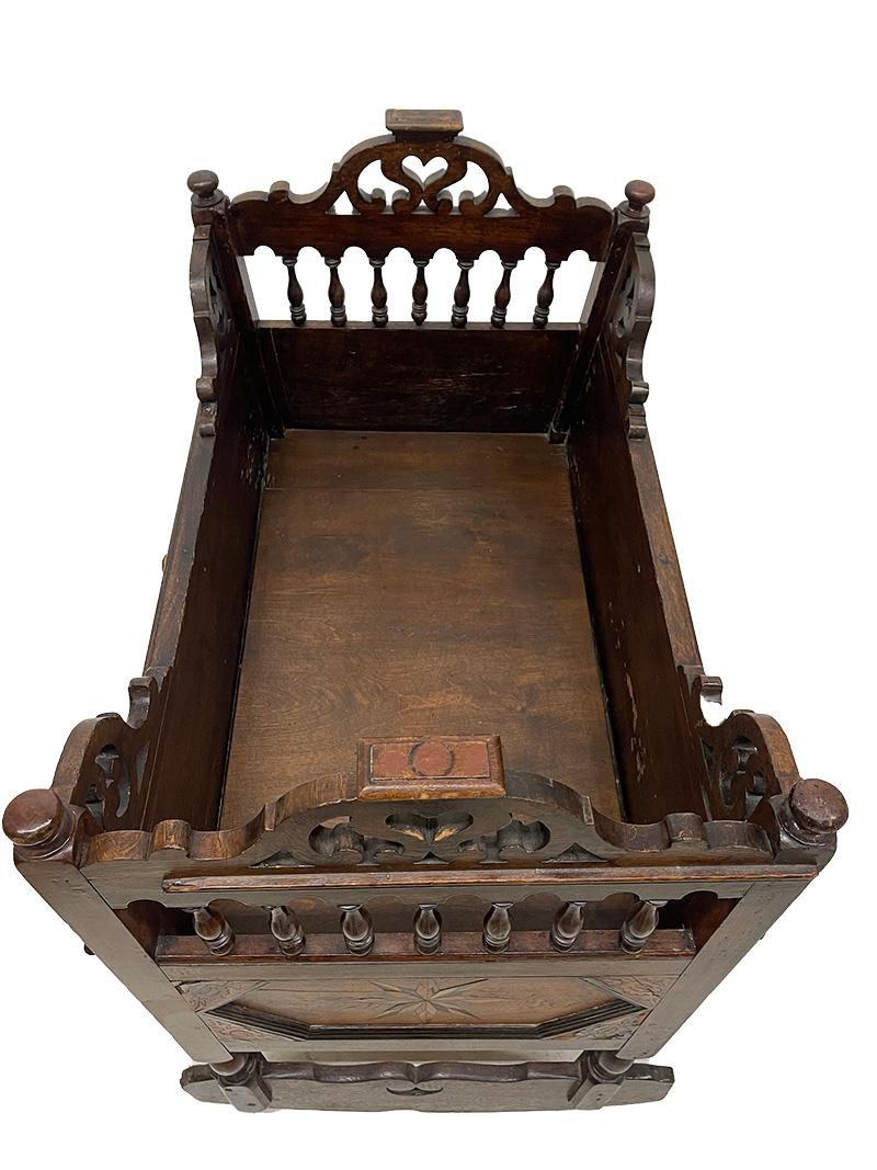 English 18th century oak children's cradle For Sale 6