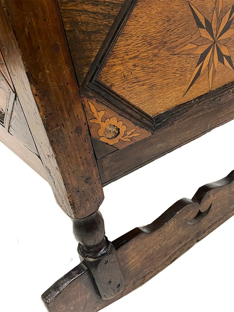 Oak English 18th century oak children's cradle For Sale