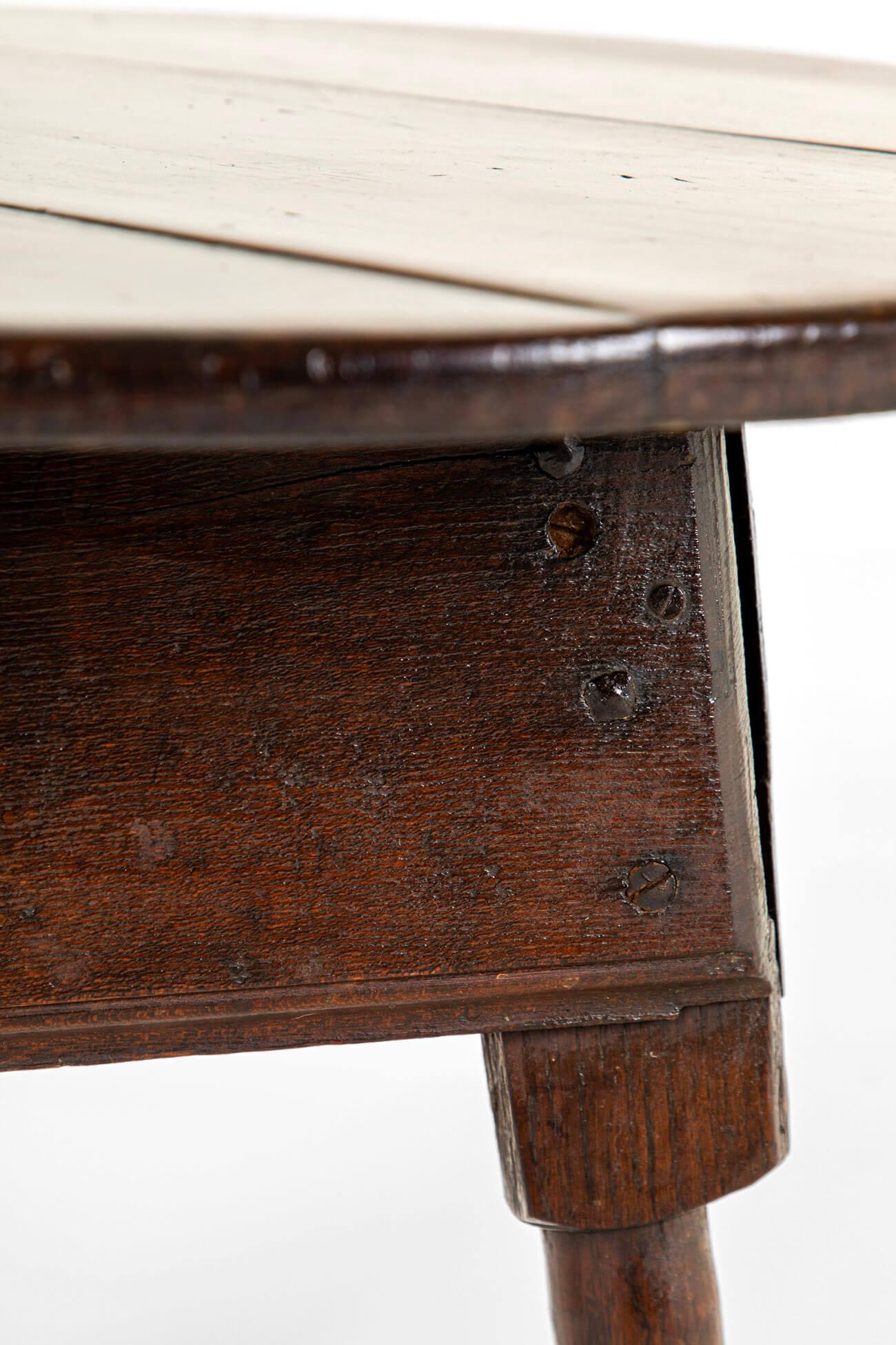 English 18th Century Oak Cricket Table or Side Table For Sale 5