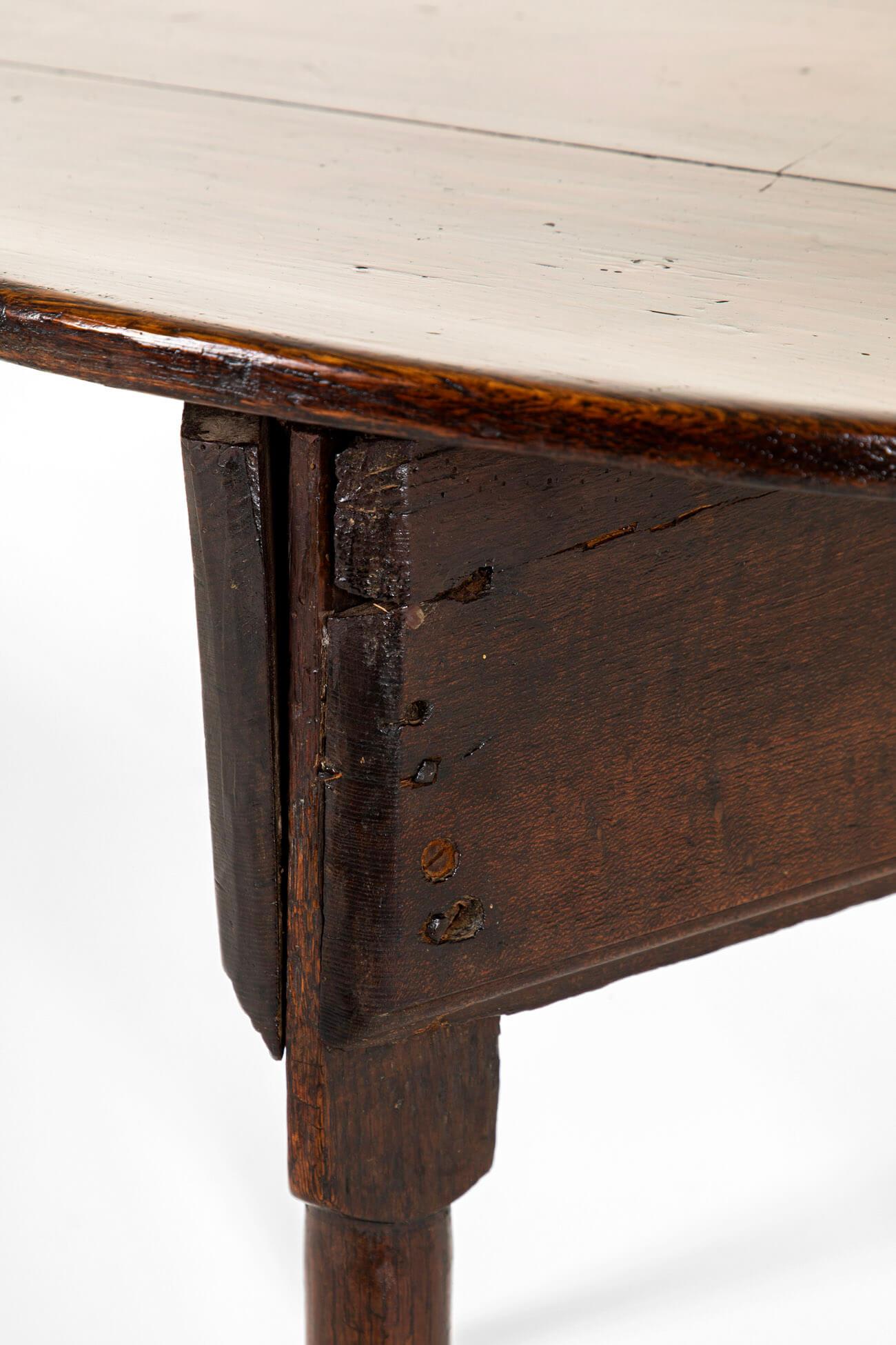English 18th Century Oak Cricket Table or Side Table For Sale 6