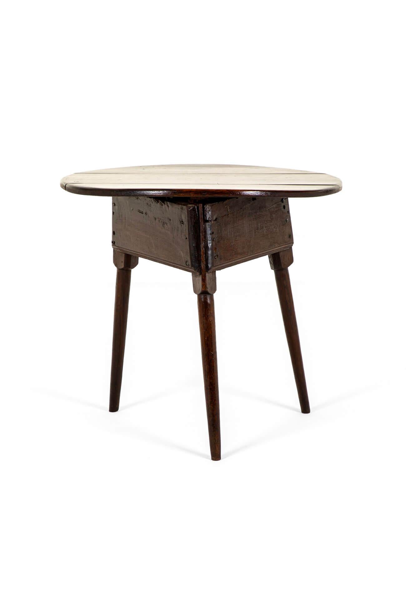 British English 18th Century Oak Cricket Table or Side Table For Sale