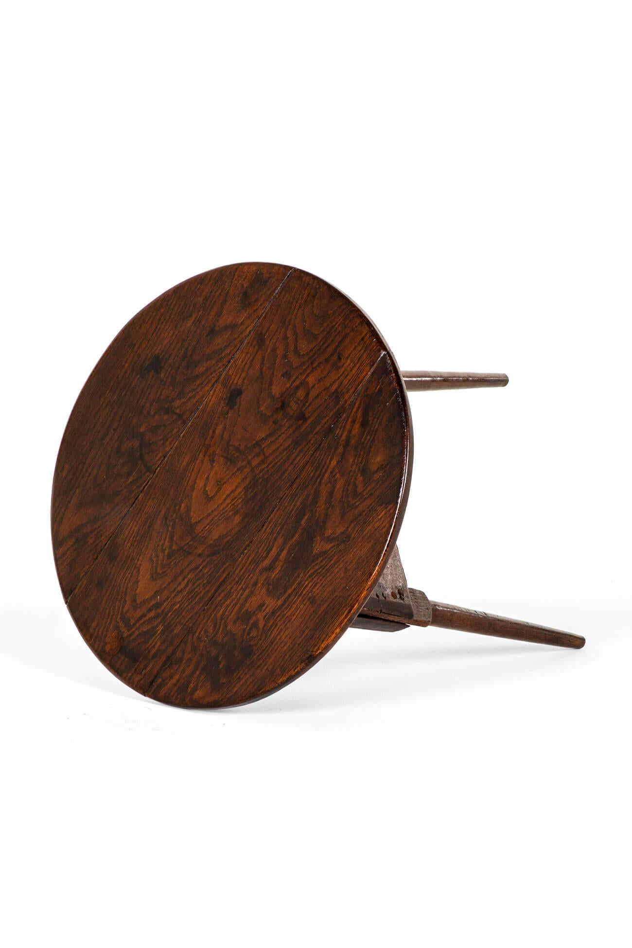 Hand-Carved English 18th Century Oak Cricket Table or Side Table For Sale