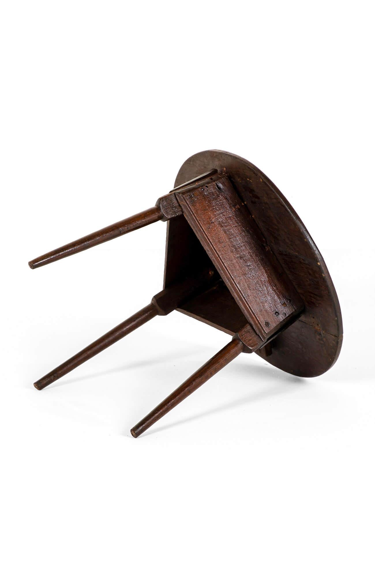 English 18th Century Oak Cricket Table or Side Table In Good Condition For Sale In Faversham, GB