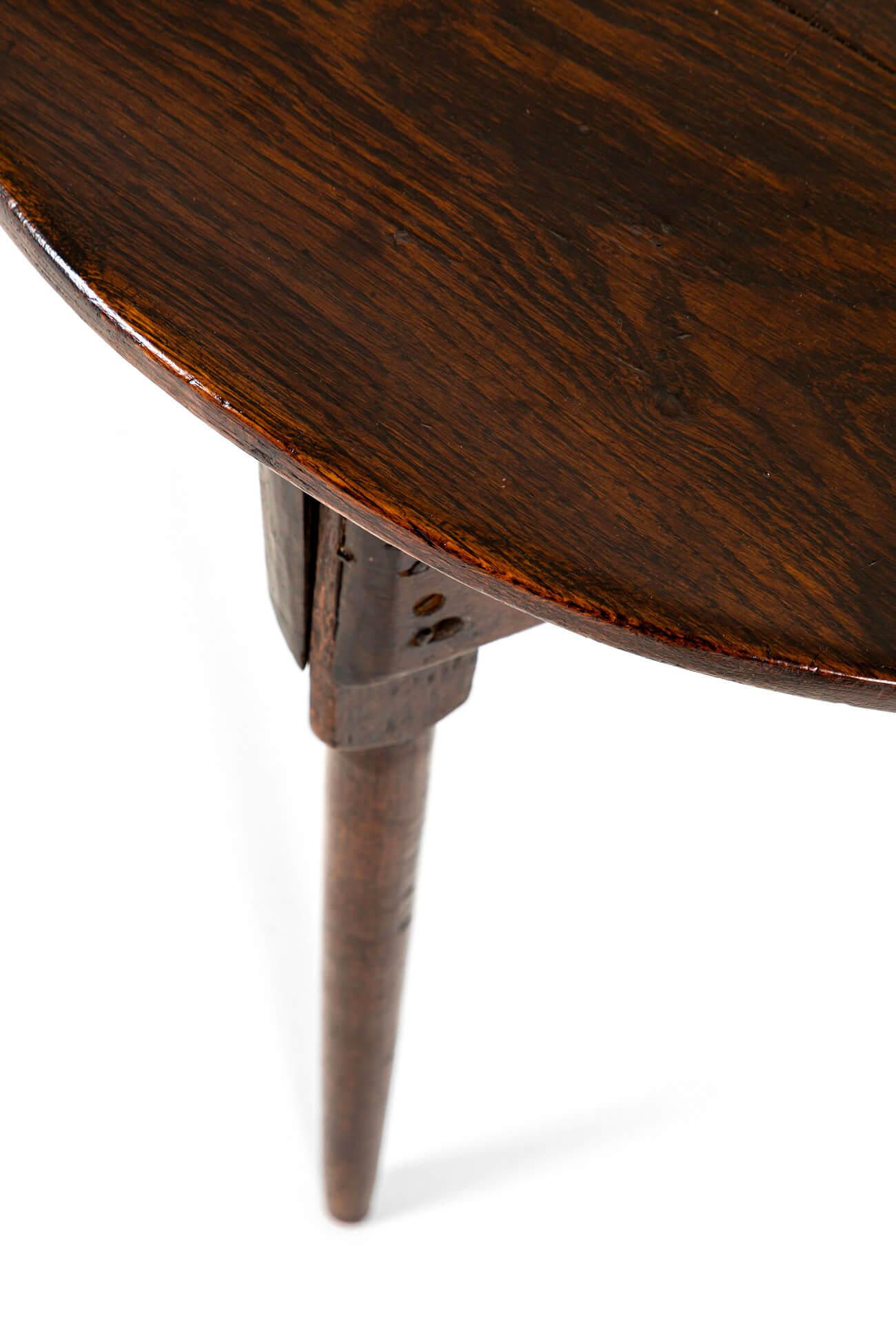 English 18th Century Oak Cricket Table or Side Table For Sale 2