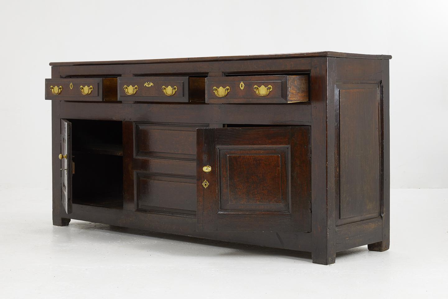 English 18th century oak dresser base. Very difficult to find one with such fabulous color and patina. It would fit comfortably into a contemporary interior.