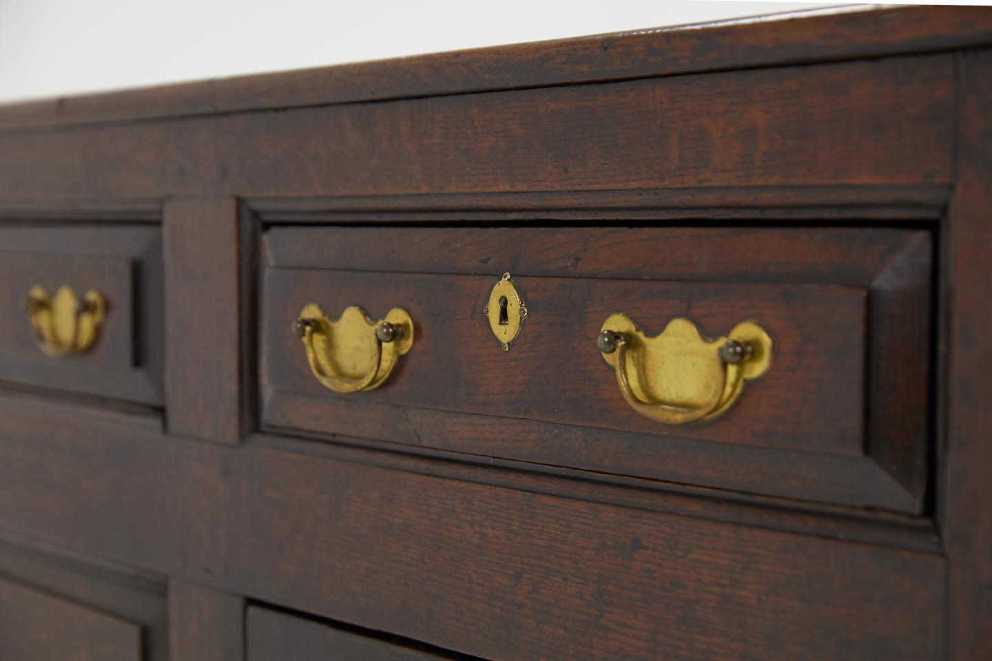 English 18th Century Oak Dresser Base In Good Condition For Sale In Husbands Bosworth, Leicestershire