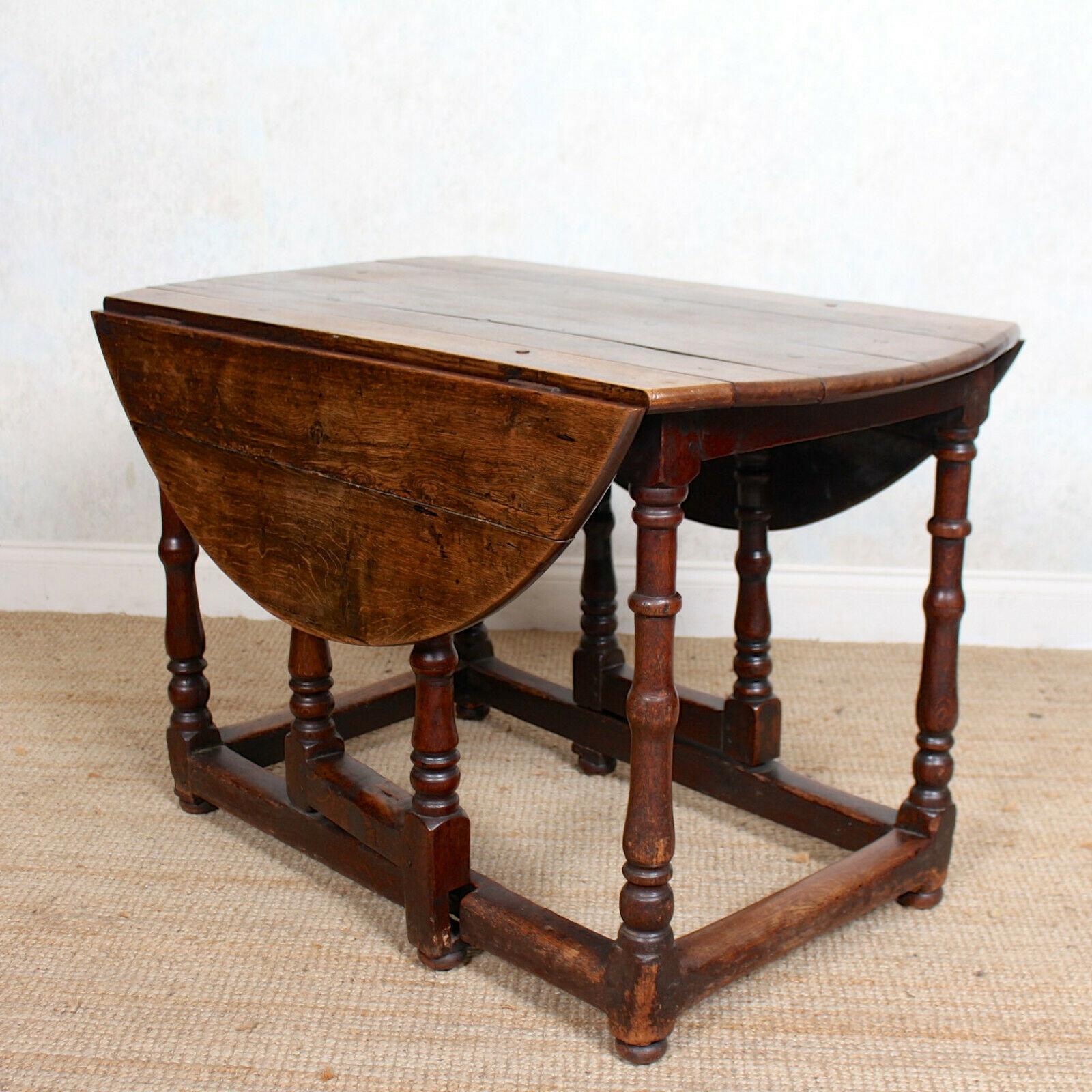 English 18th Century Oak Gateleg Dining Table For Sale at 1stDibs