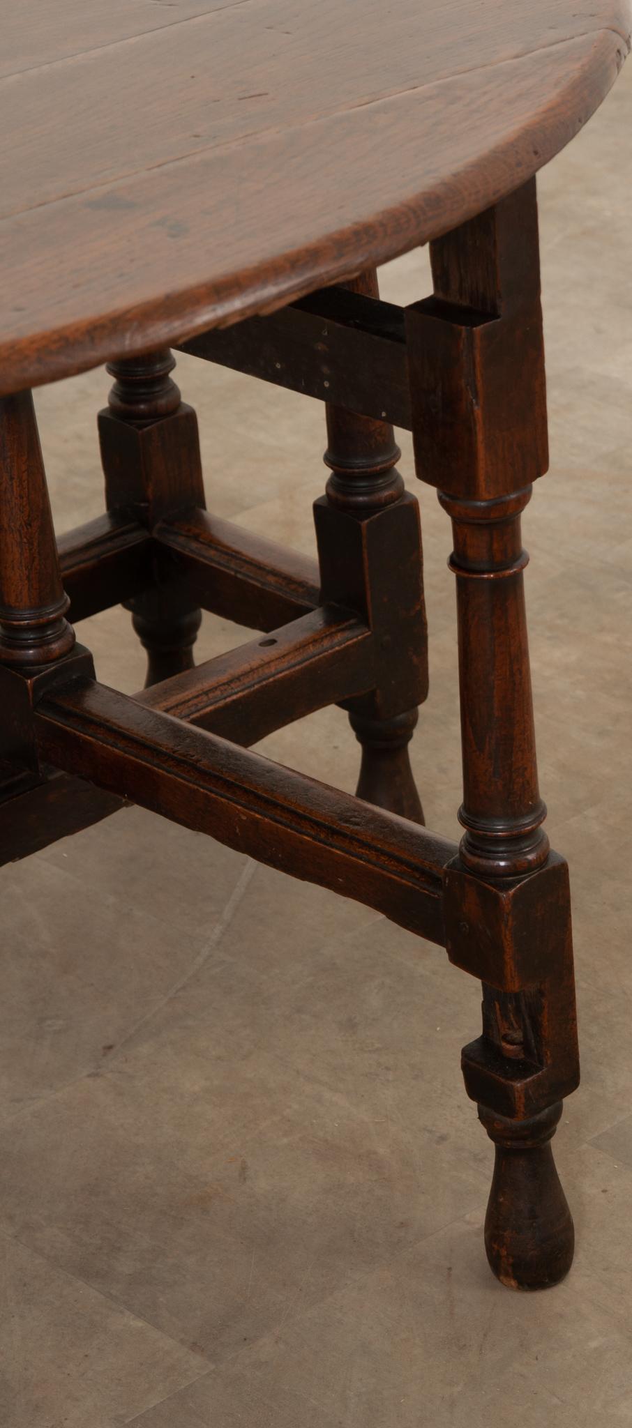English 18th Century Oak Gateleg Oval Table For Sale 4