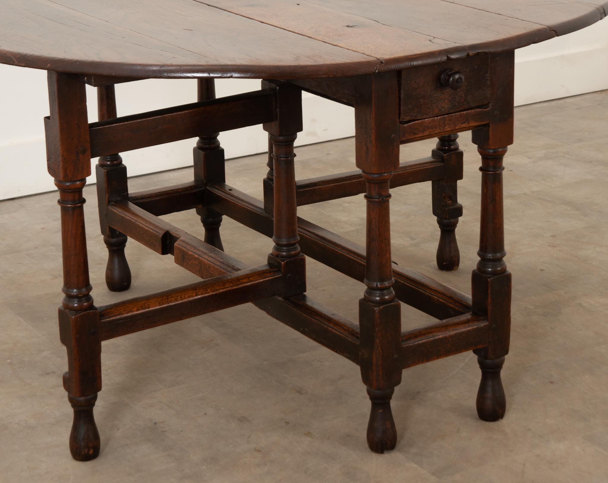 English 18th Century Oak Gateleg Oval Table For Sale 1