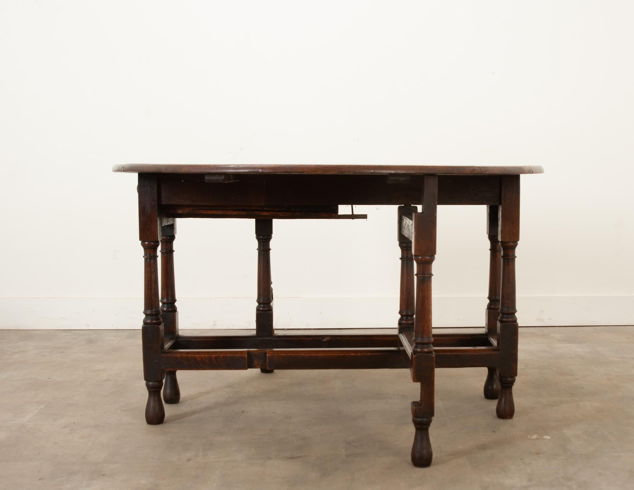 English 18th Century Oak Gateleg Oval Table For Sale 2