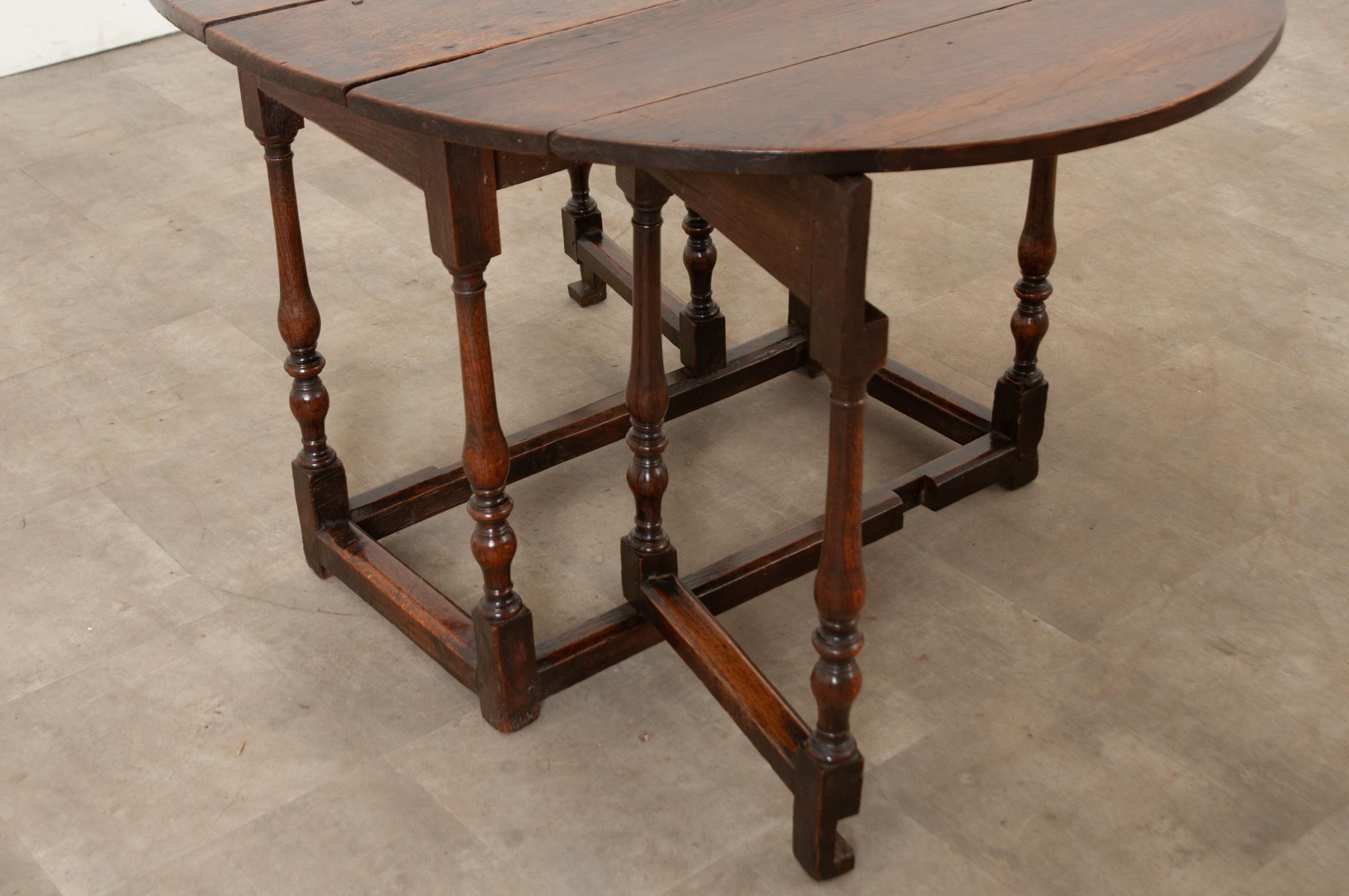 English 18th Century Oak Gateleg Table In Good Condition In Baton Rouge, LA