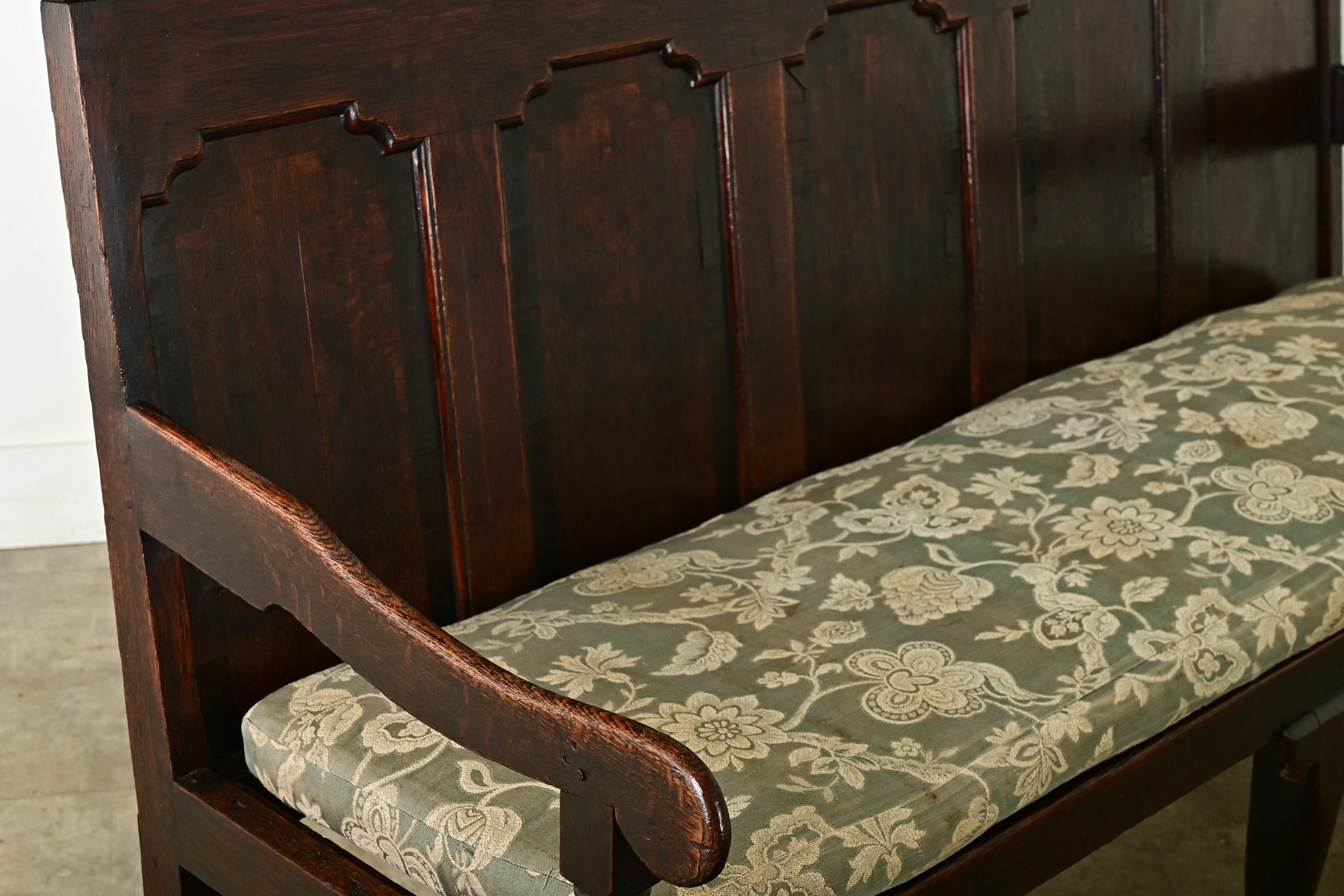 Banco Settle Inglés de Roble del Siglo XVIII Textil en venta