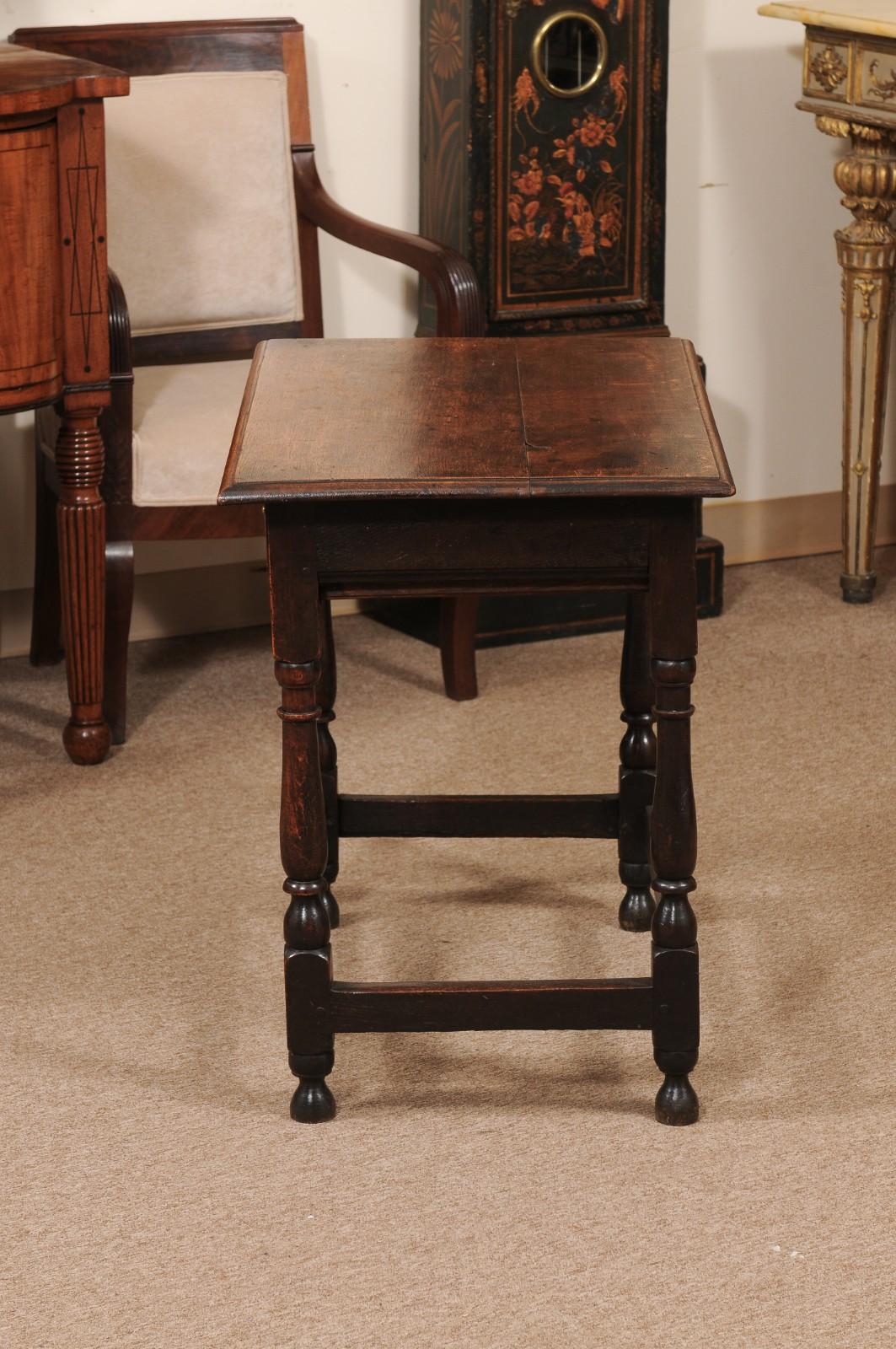 English 18th Century Oak Side Table with Drawer and Box Stretcher For Sale 7