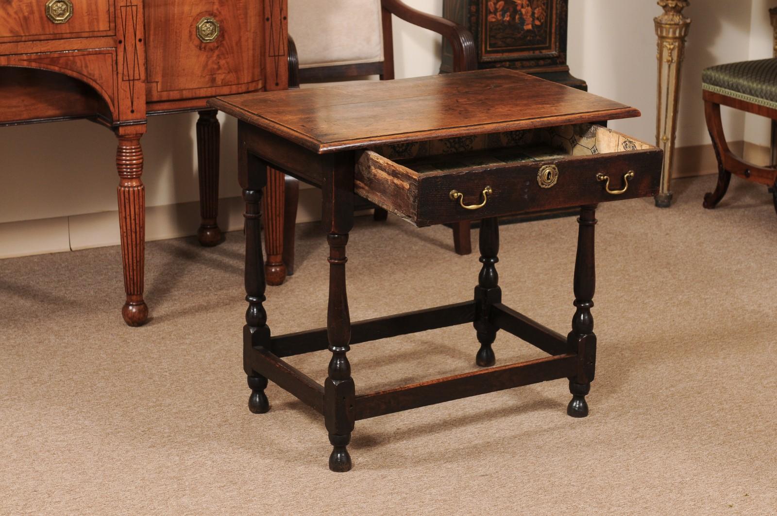 English 18th Century Oak Side Table with Drawer and Box Stretcher For Sale 2