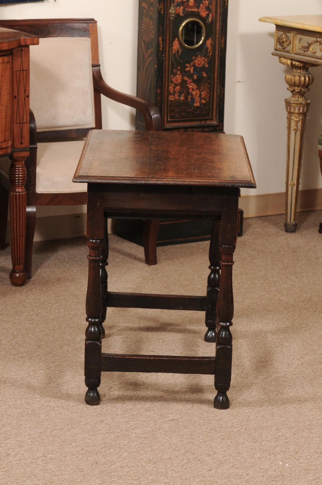 English 18th Century Oak Side Table with Drawer and Box Stretcher For Sale 3