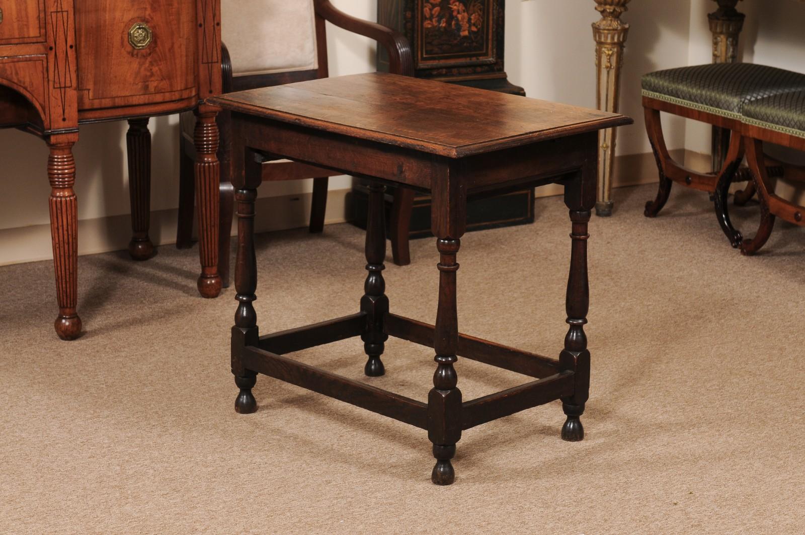 English 18th Century Oak Side Table with Drawer and Box Stretcher For Sale 4