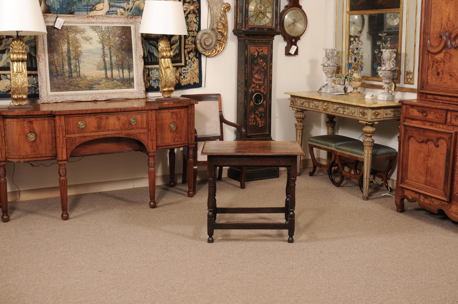 English 18th Century Oak Side Table with Drawer and Box Stretcher For Sale 5