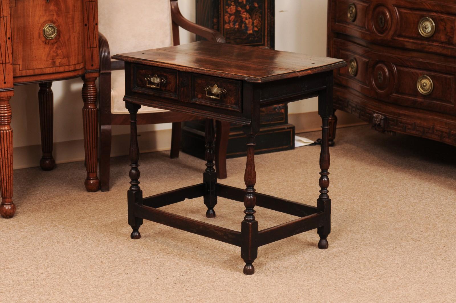 Mesa auxiliar inglesa de roble del siglo XVIII con cajón, patas torneadas y cajón camilla en venta 5