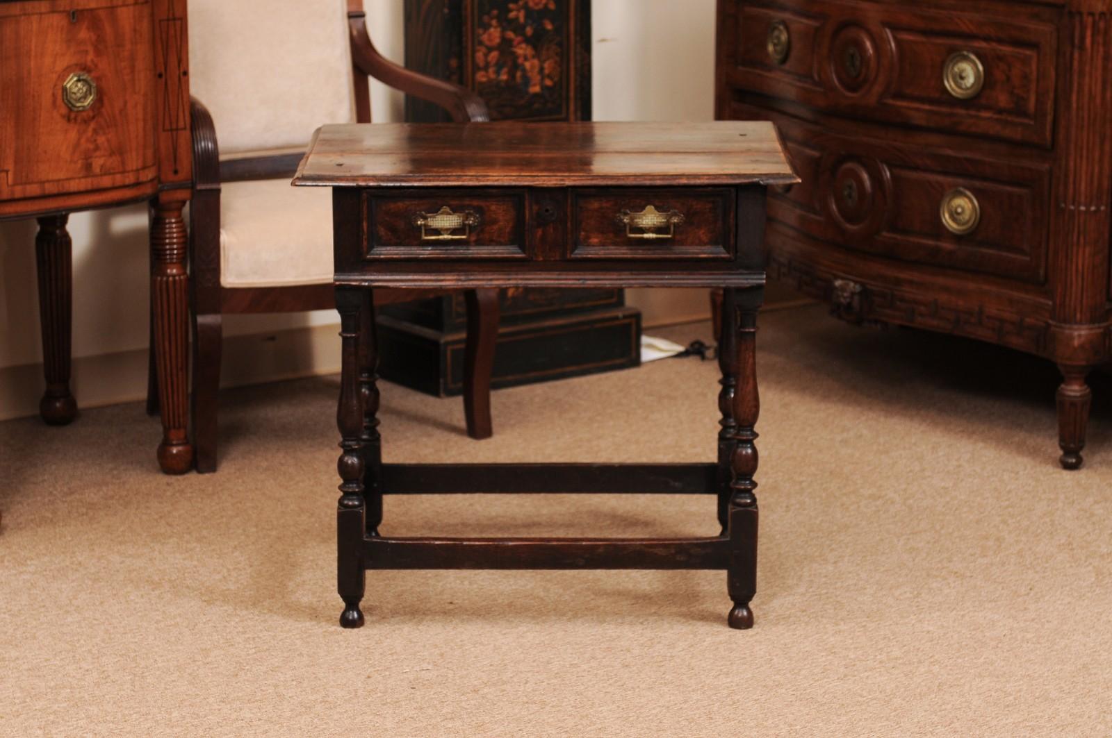Mesa auxiliar inglesa de roble del siglo XVIII con cajón, patas torneadas y cajón camilla en venta 6