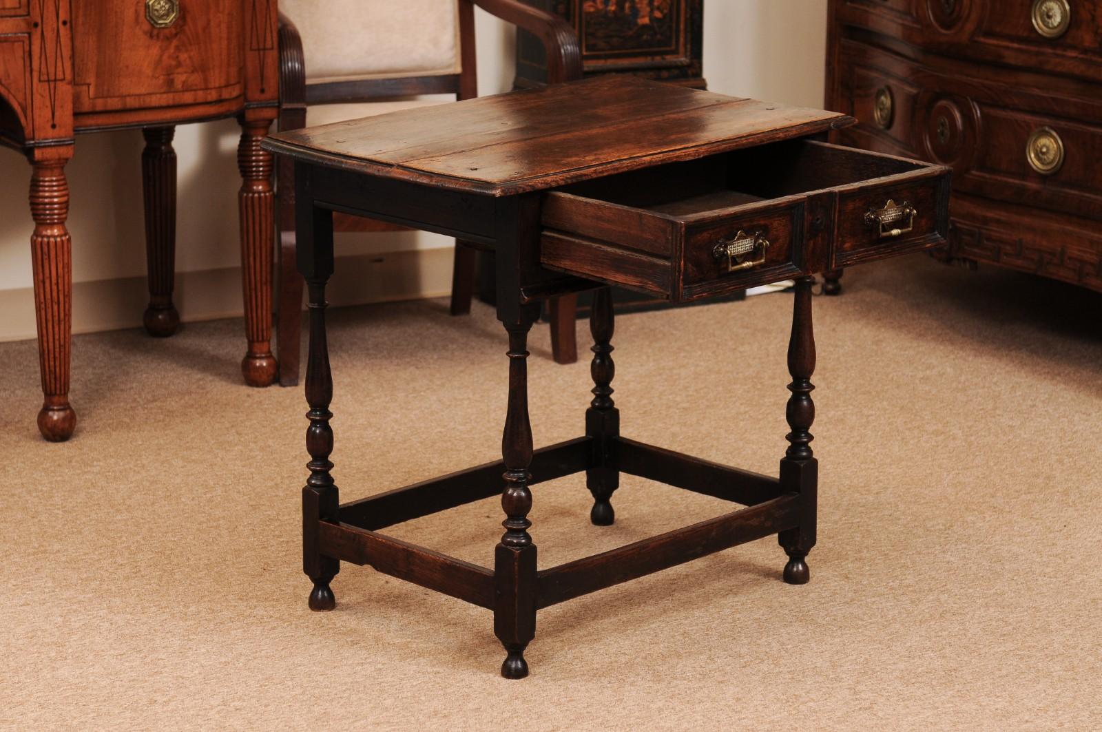 Mesa auxiliar inglesa de roble del siglo XVIII con cajón, patas torneadas y cajón camilla en Bastante bueno estado para la venta en Atlanta, GA