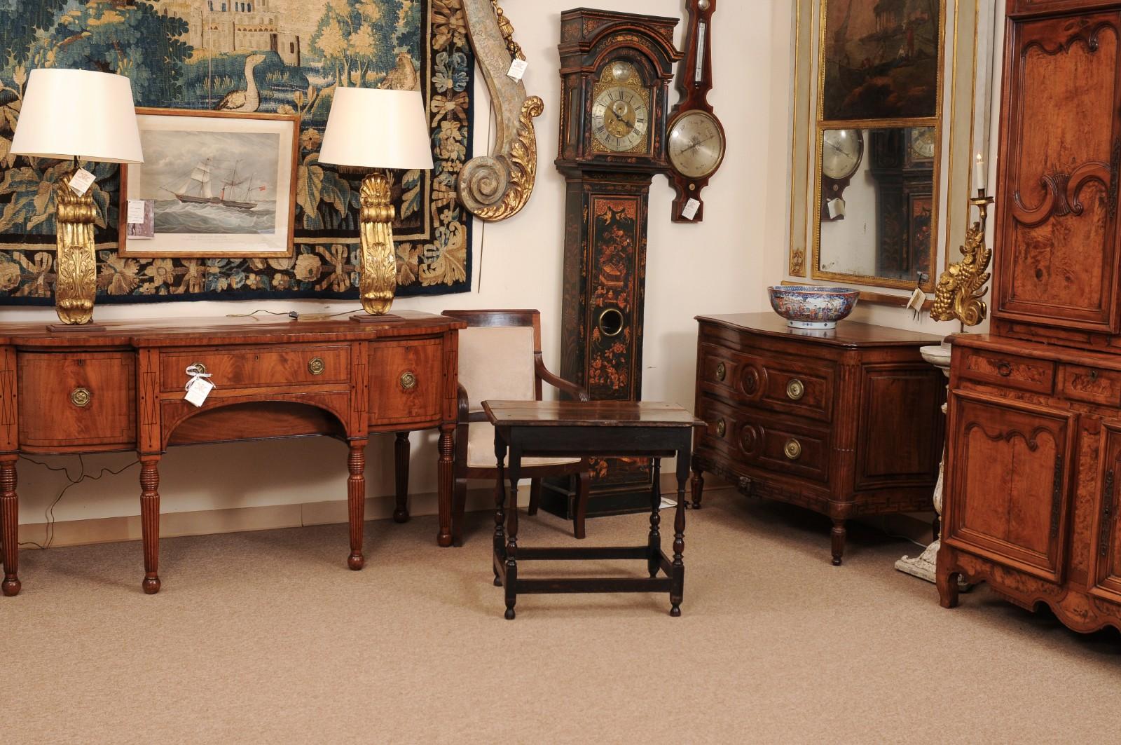 Mesa auxiliar inglesa de roble del siglo XVIII con cajón, patas torneadas y cajón camilla en venta 3