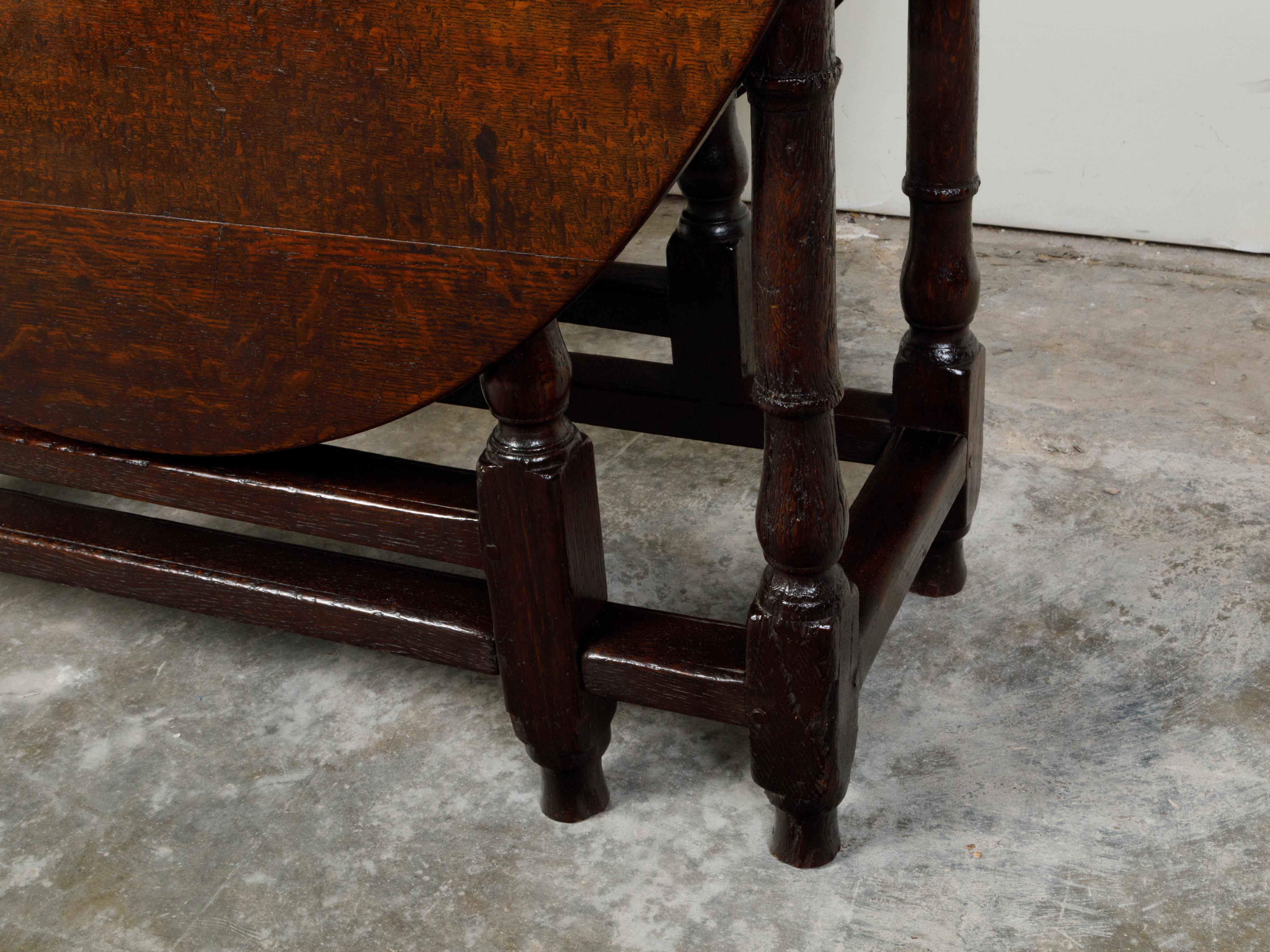 English 18th Century Oval Top Drop-Leaf Gateleg Table with Turned Legs For Sale 3