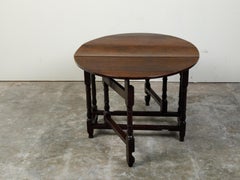 English 18th Century Oval Top Drop-Leaf Gateleg Table with Turned Legs