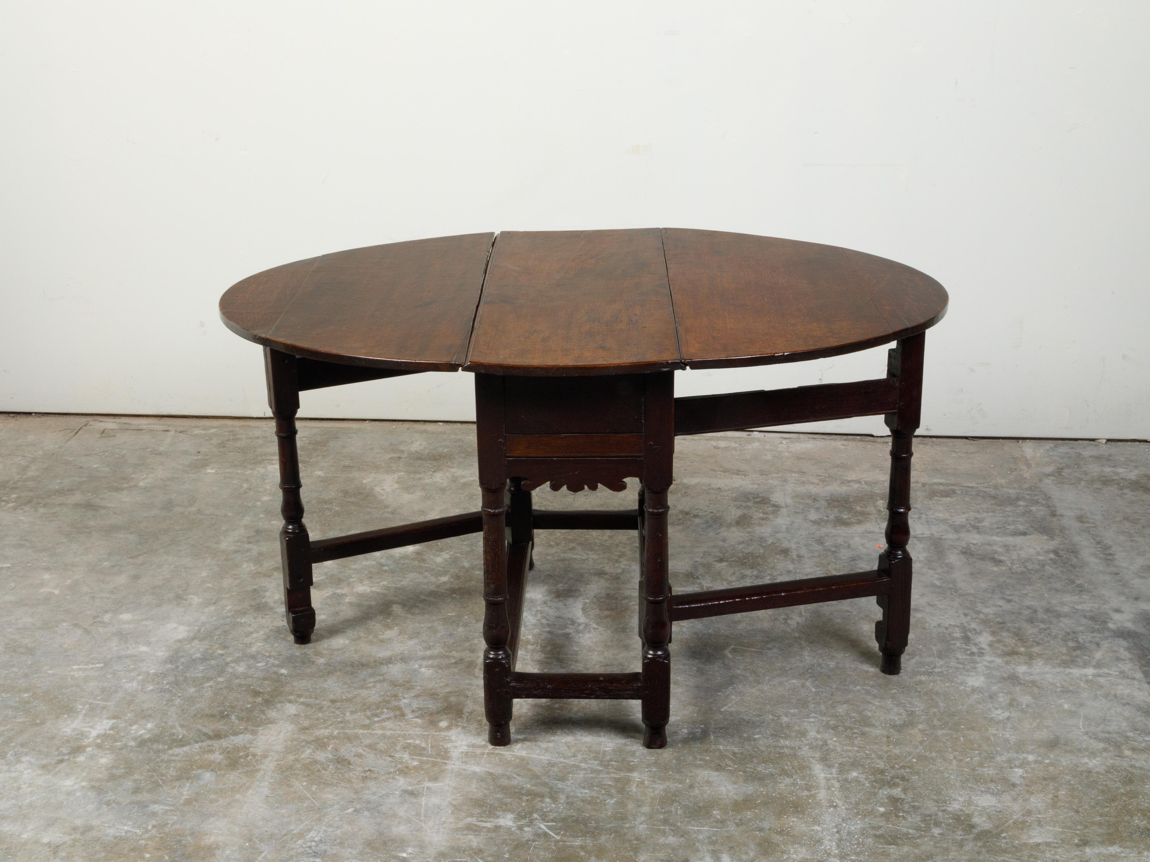 18th Century and Earlier English 18th Century Oval Top Drop-Leaf Gateleg Table with Turned Legs For Sale