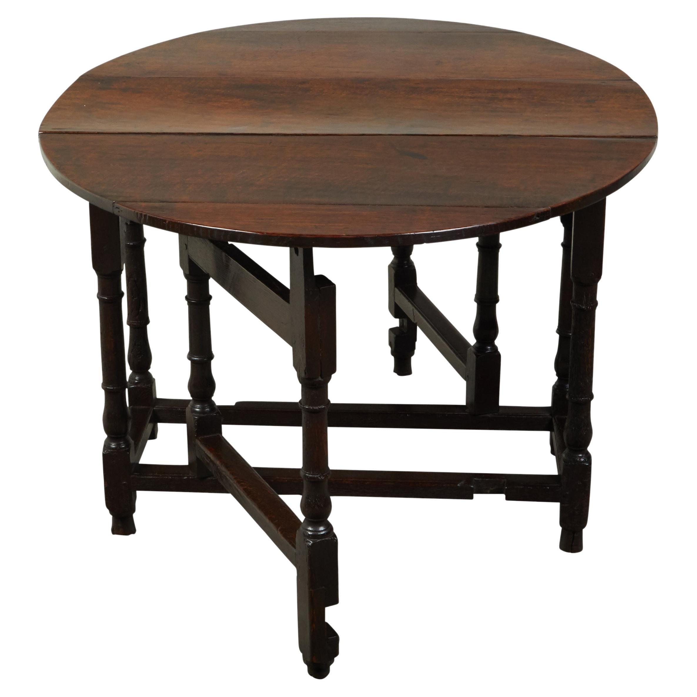 English 18th Century Oval Top Drop-Leaf Gateleg Table with Turned Legs