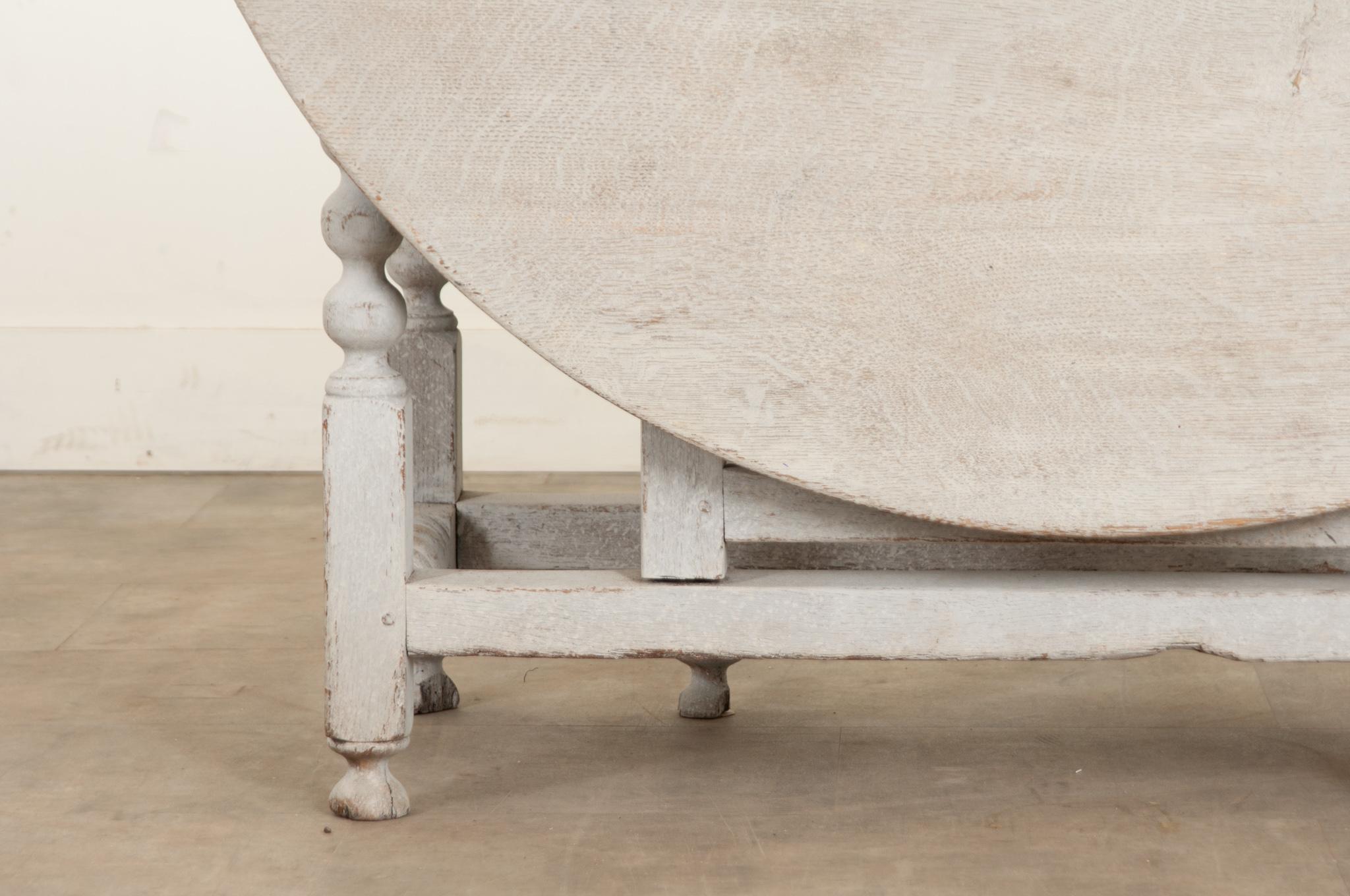 Turned English 18th Century Painted Gateleg Table