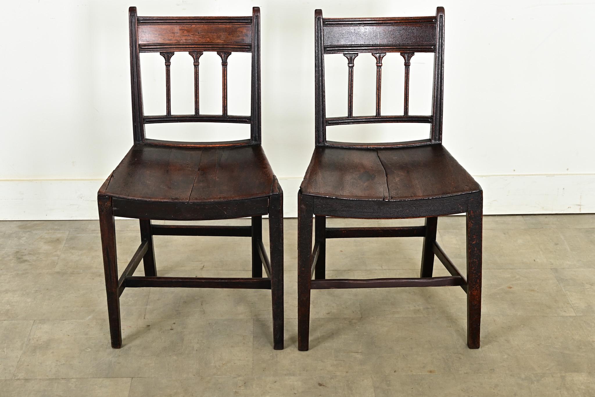 Anglais Paire de fauteuils d'appoint anglais George III du 18ème siècle en vente