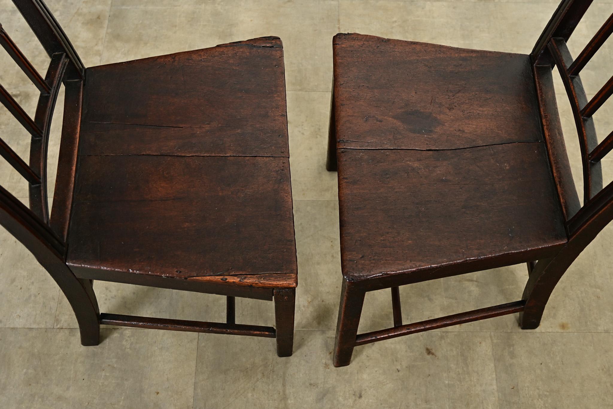 Paire de fauteuils d'appoint anglais George III du 18ème siècle en vente 1