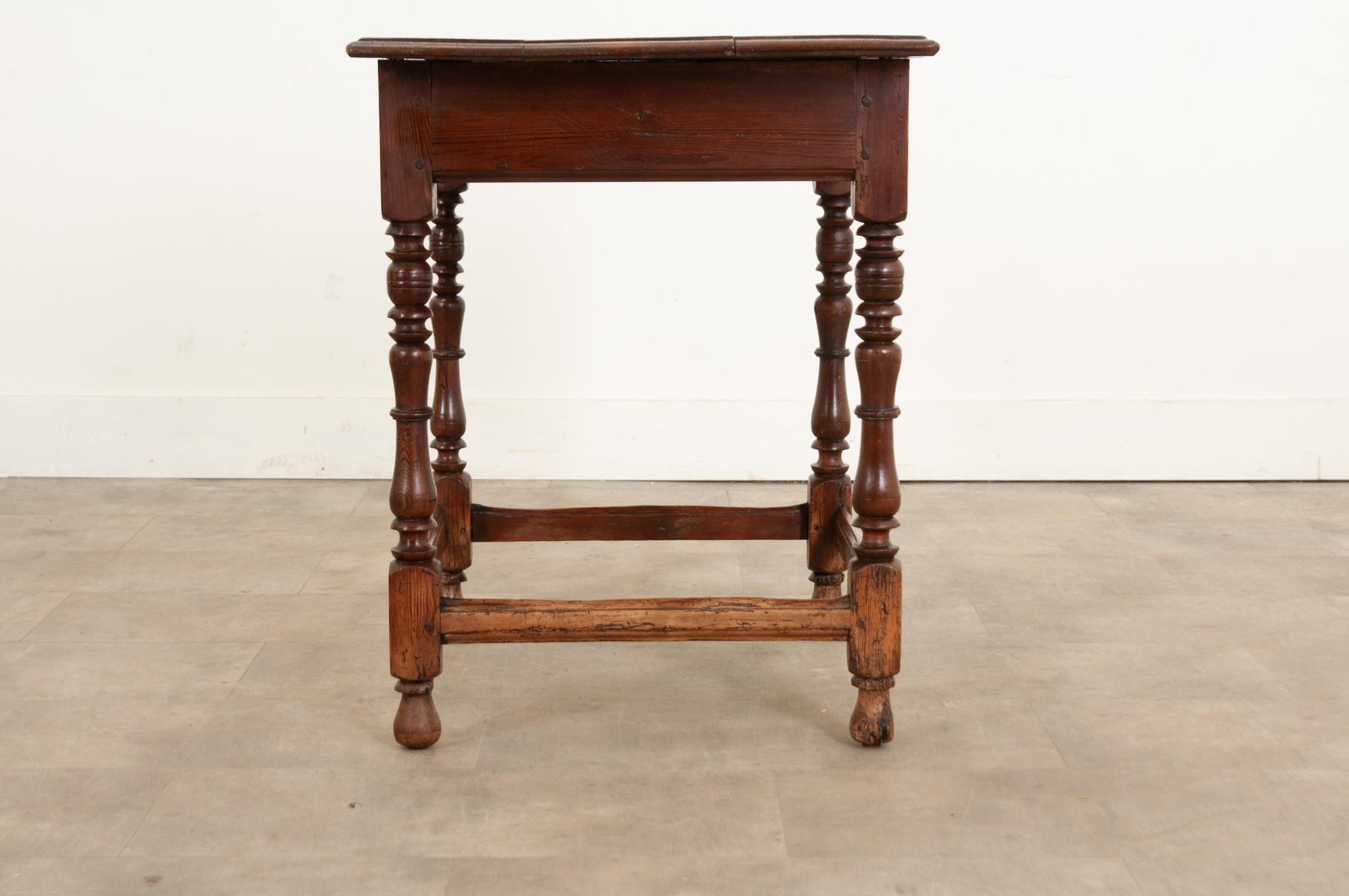 Wood English 18th Century Pine Side Table For Sale