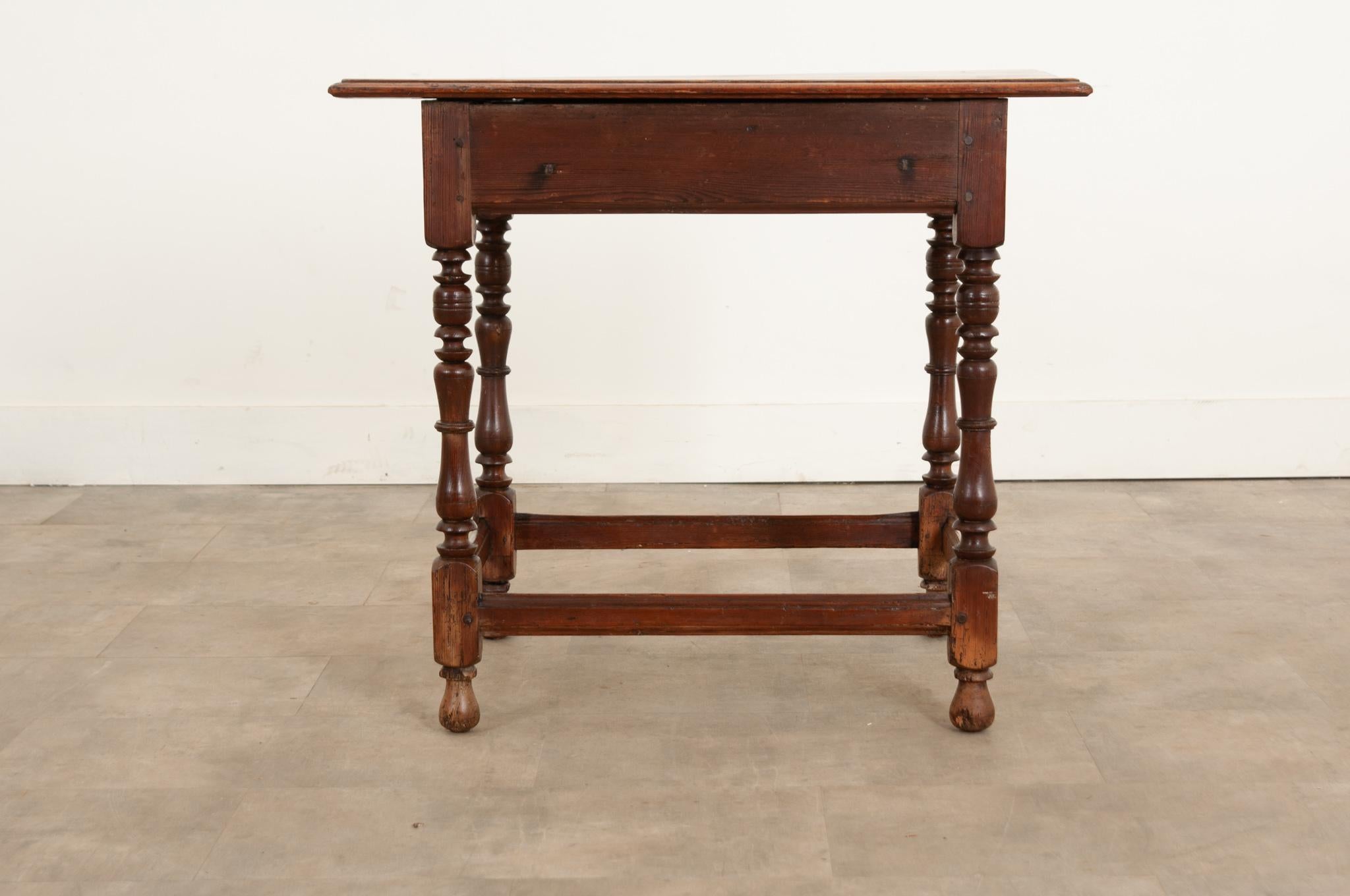 English 18th Century Pine Side Table For Sale 1