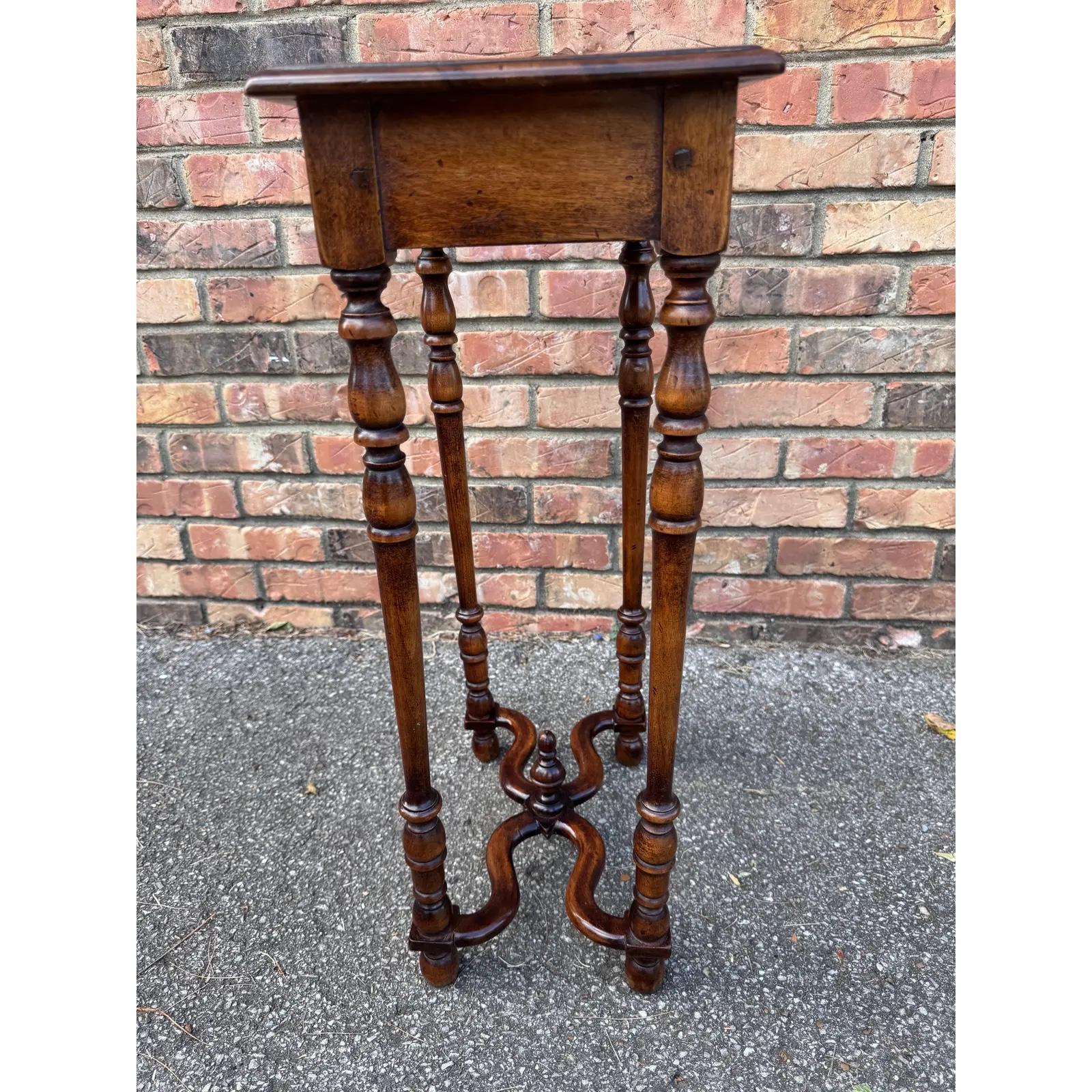 Table d'appoint anglaise du XVIIIe siècle Bon état - En vente à Nashville, TN