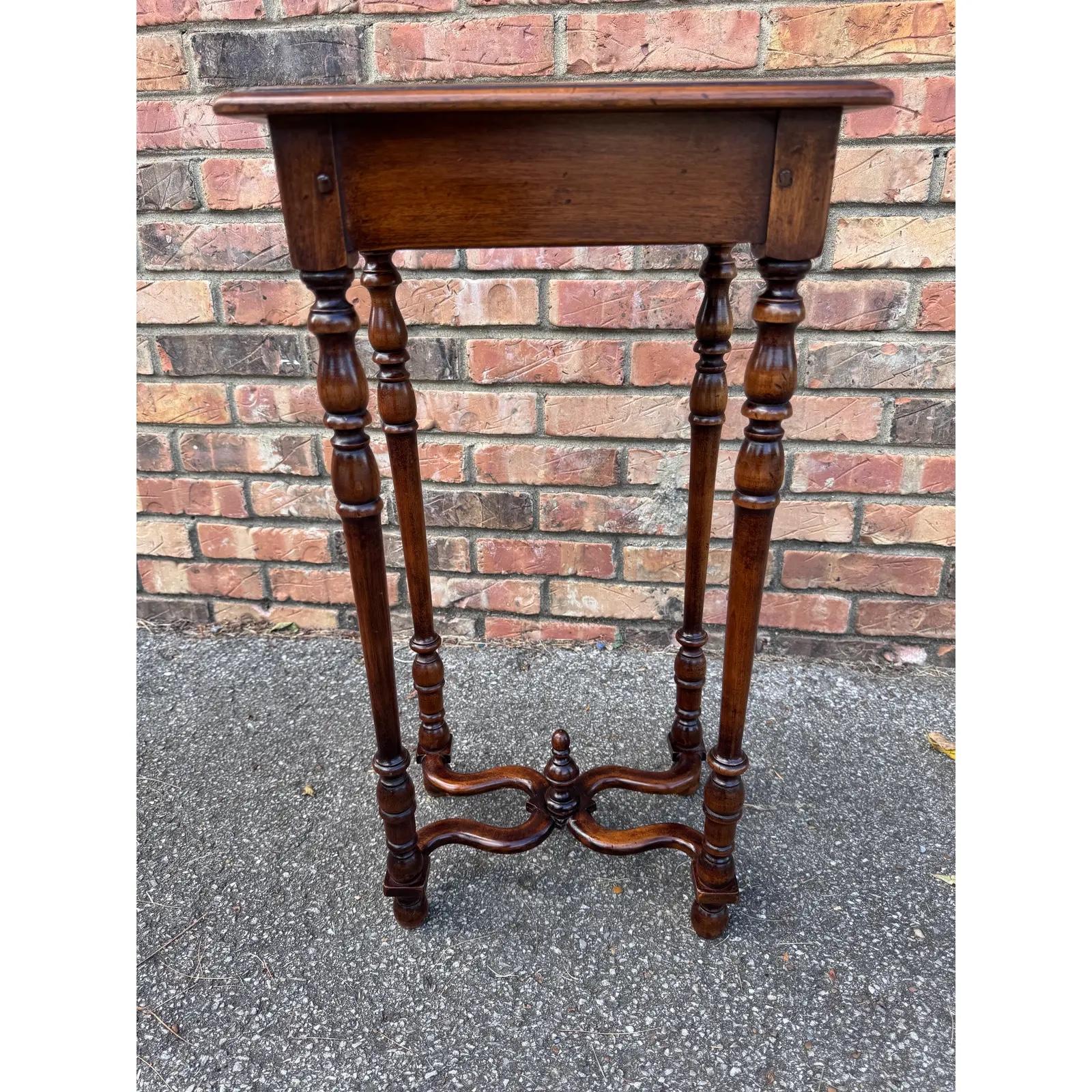 Bois Table d'appoint anglaise du XVIIIe siècle en vente