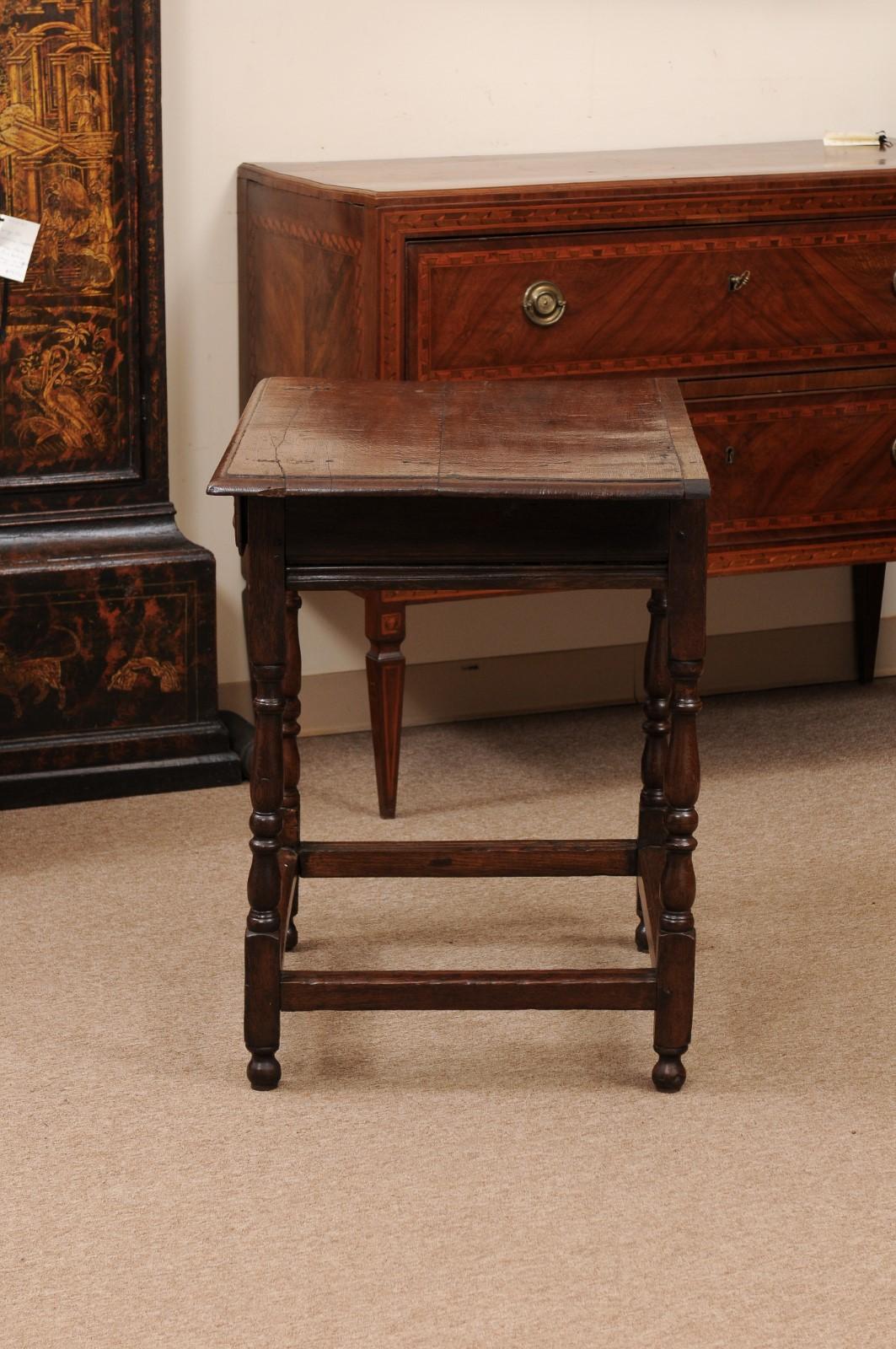 English 18th century Side Table with 1 Drawer, Turned Legs & Box Stretcher 8
