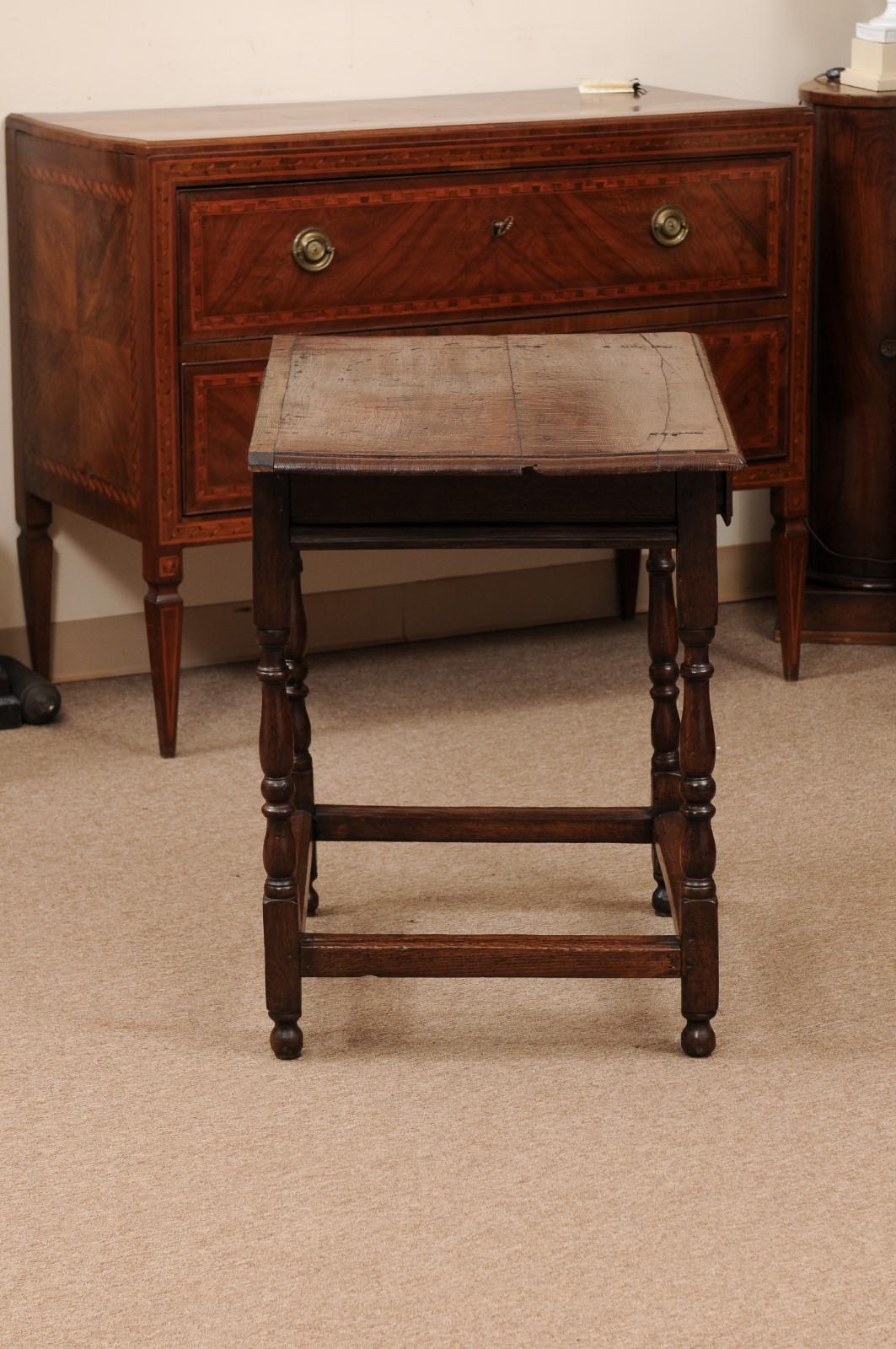 English 18th century Side Table with 1 Drawer, Turned Legs & Box Stretcher 4