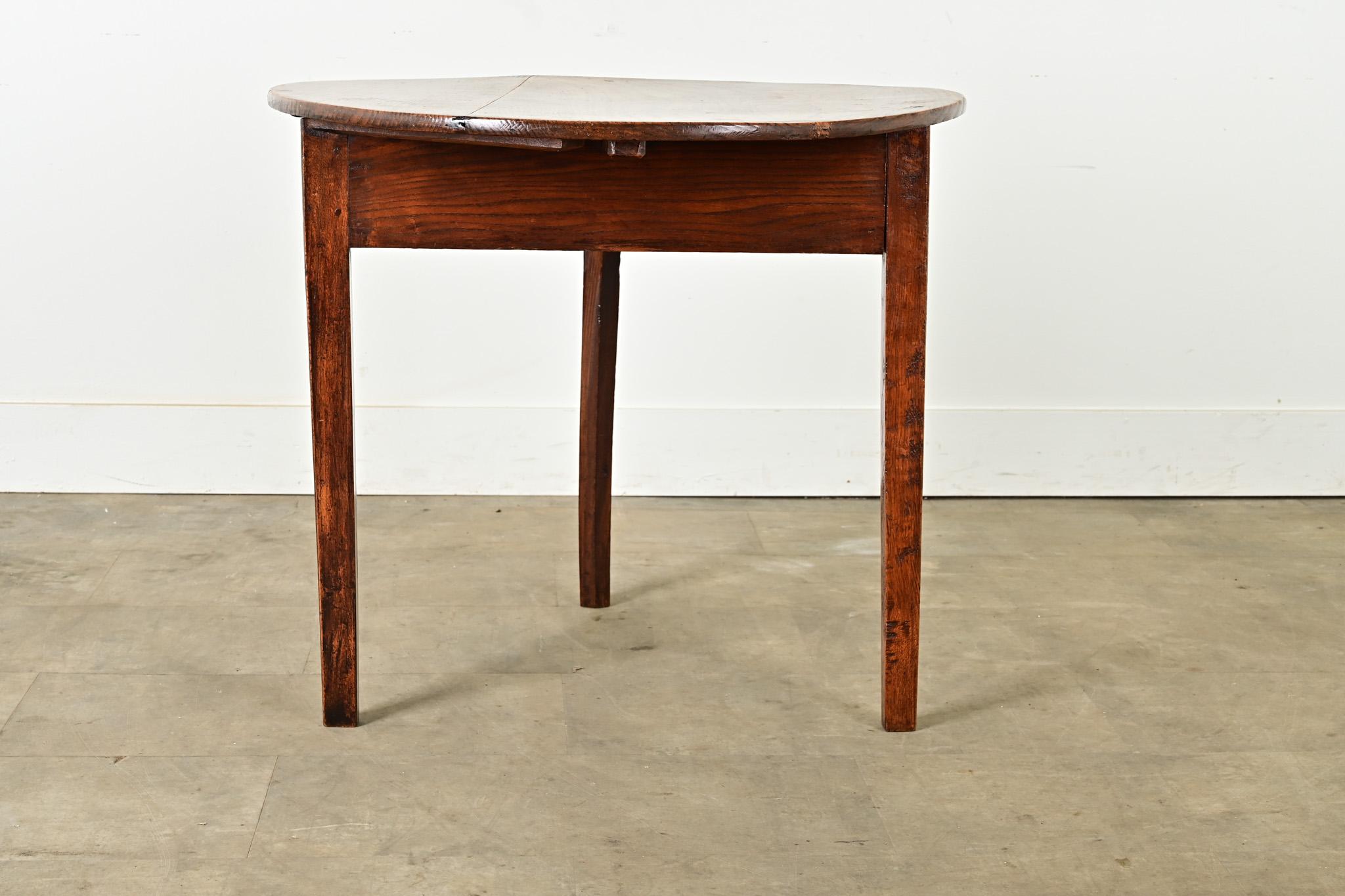 English 18th Century Solid Elm Cricket Table In Good Condition In Baton Rouge, LA
