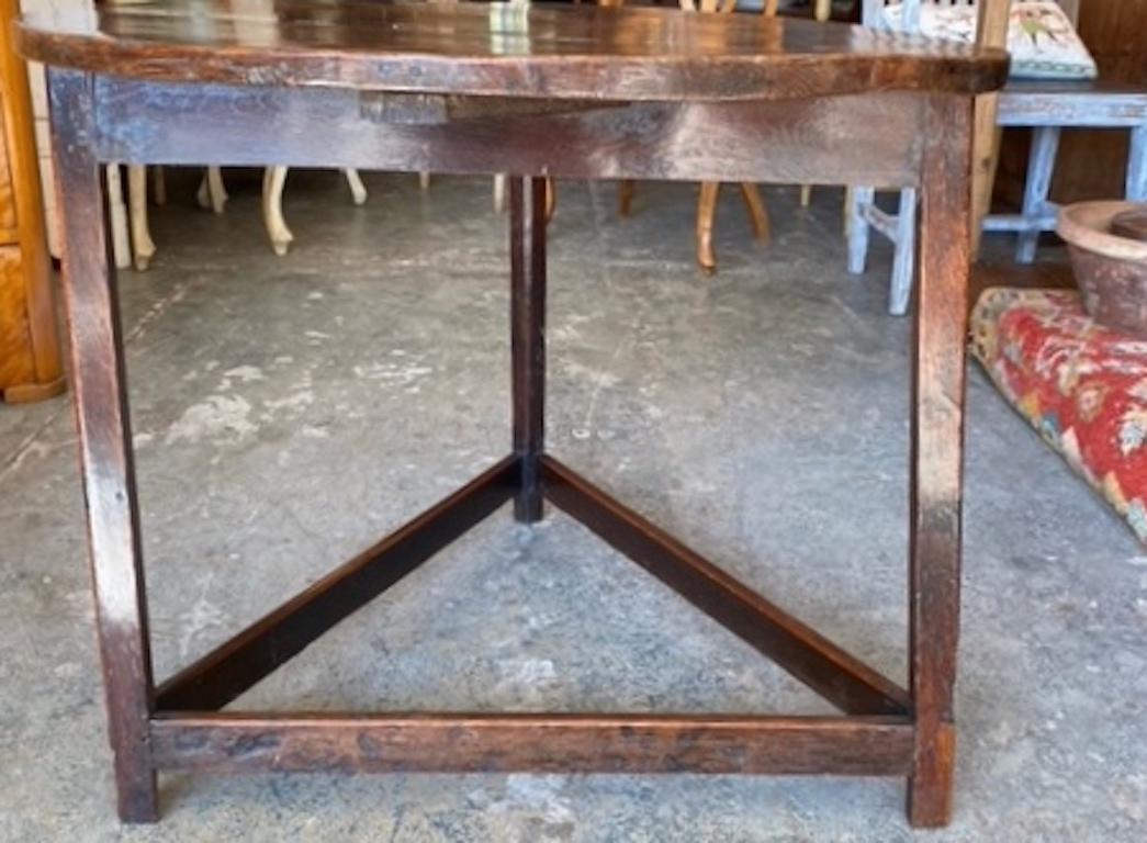 British English 18th Century Stained Walnut Cricket Table For Sale