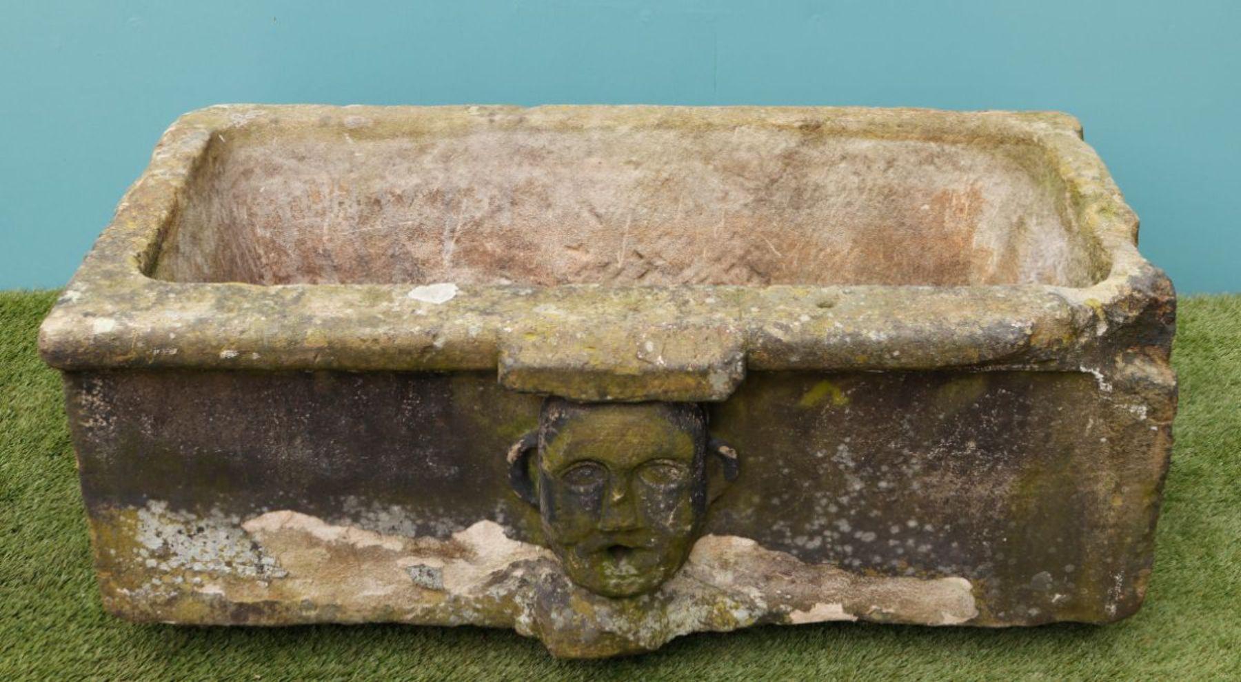 English 18th Century York Stone Cistern In Good Condition For Sale In Wormelow, Herefordshire