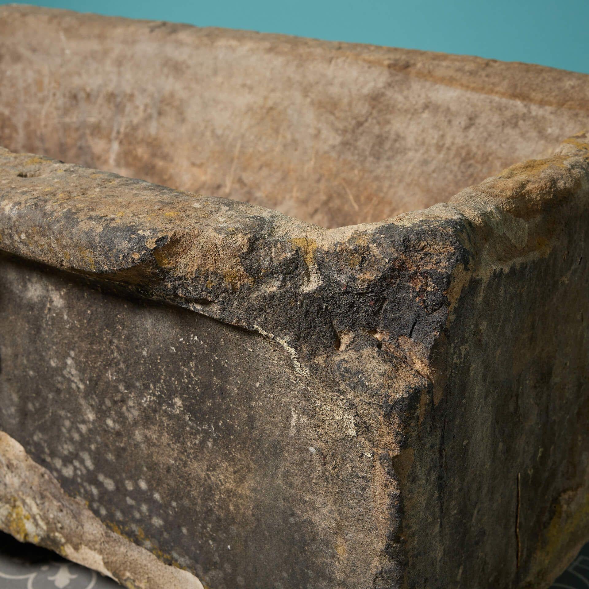 Gotico Cisterna inglese in pietra di York del XVIII secolo in vendita