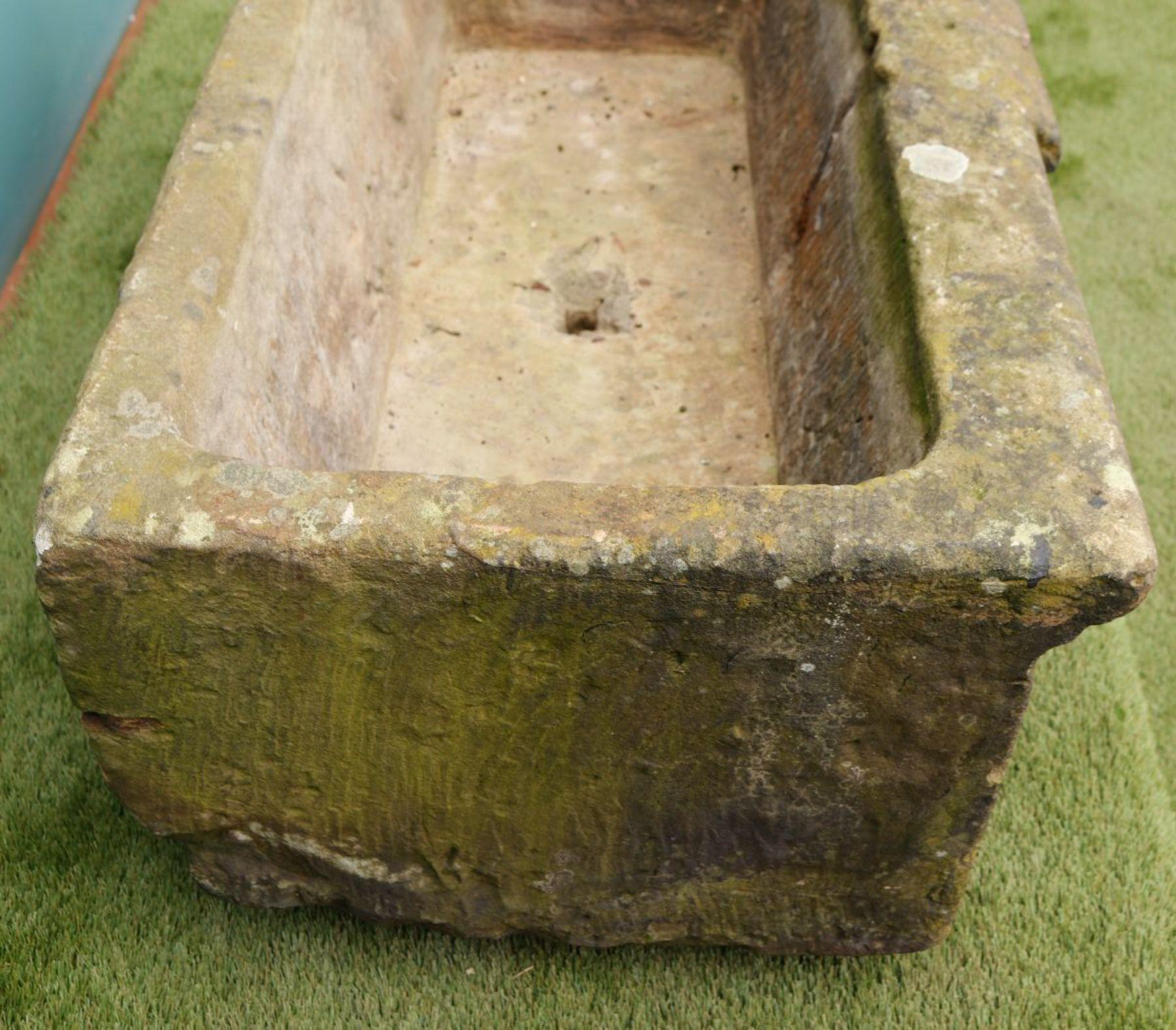 English 18th Century York Stone Cistern For Sale 4