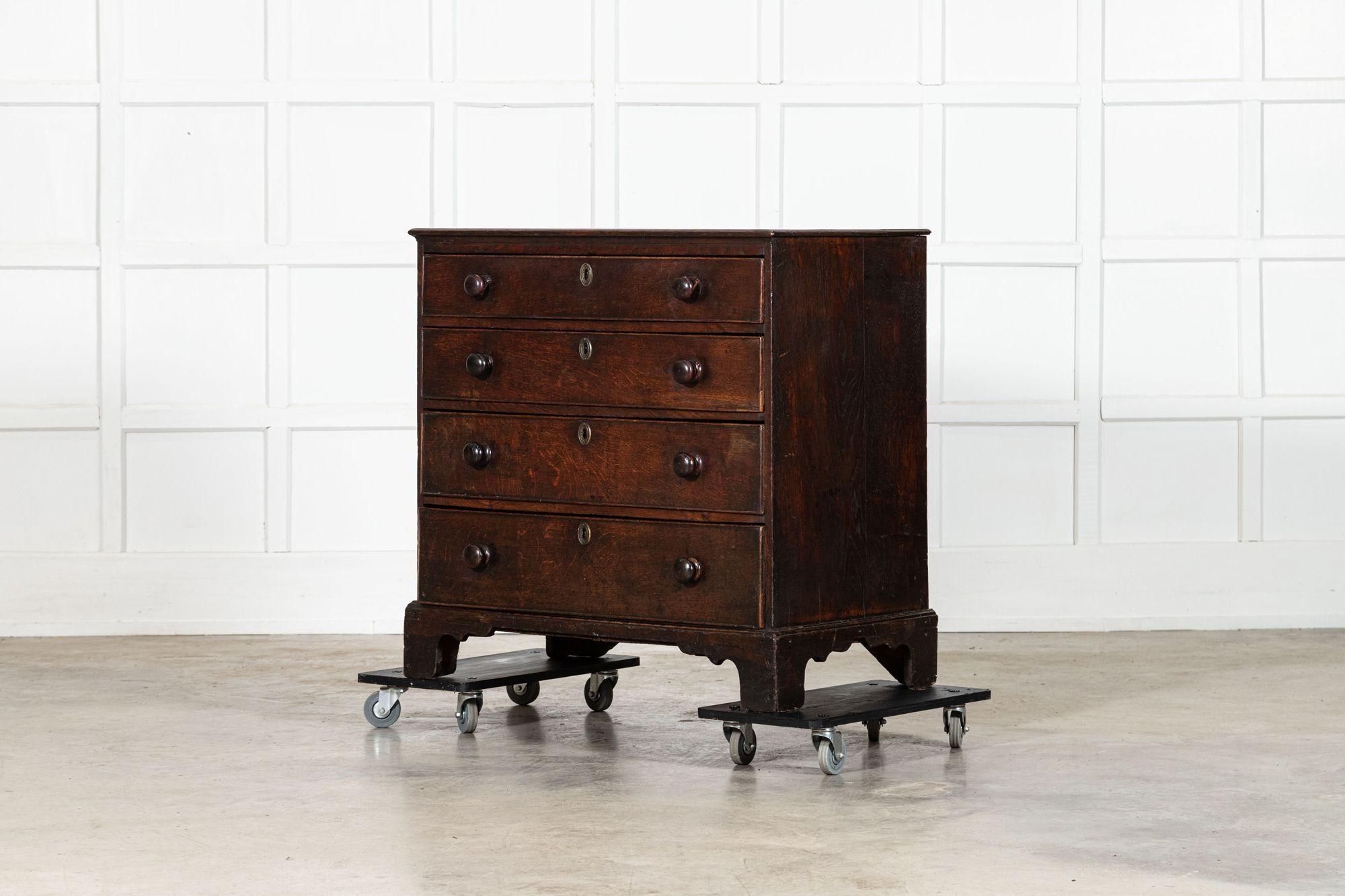English 18thC Oak Chest Drawers in vendita 6