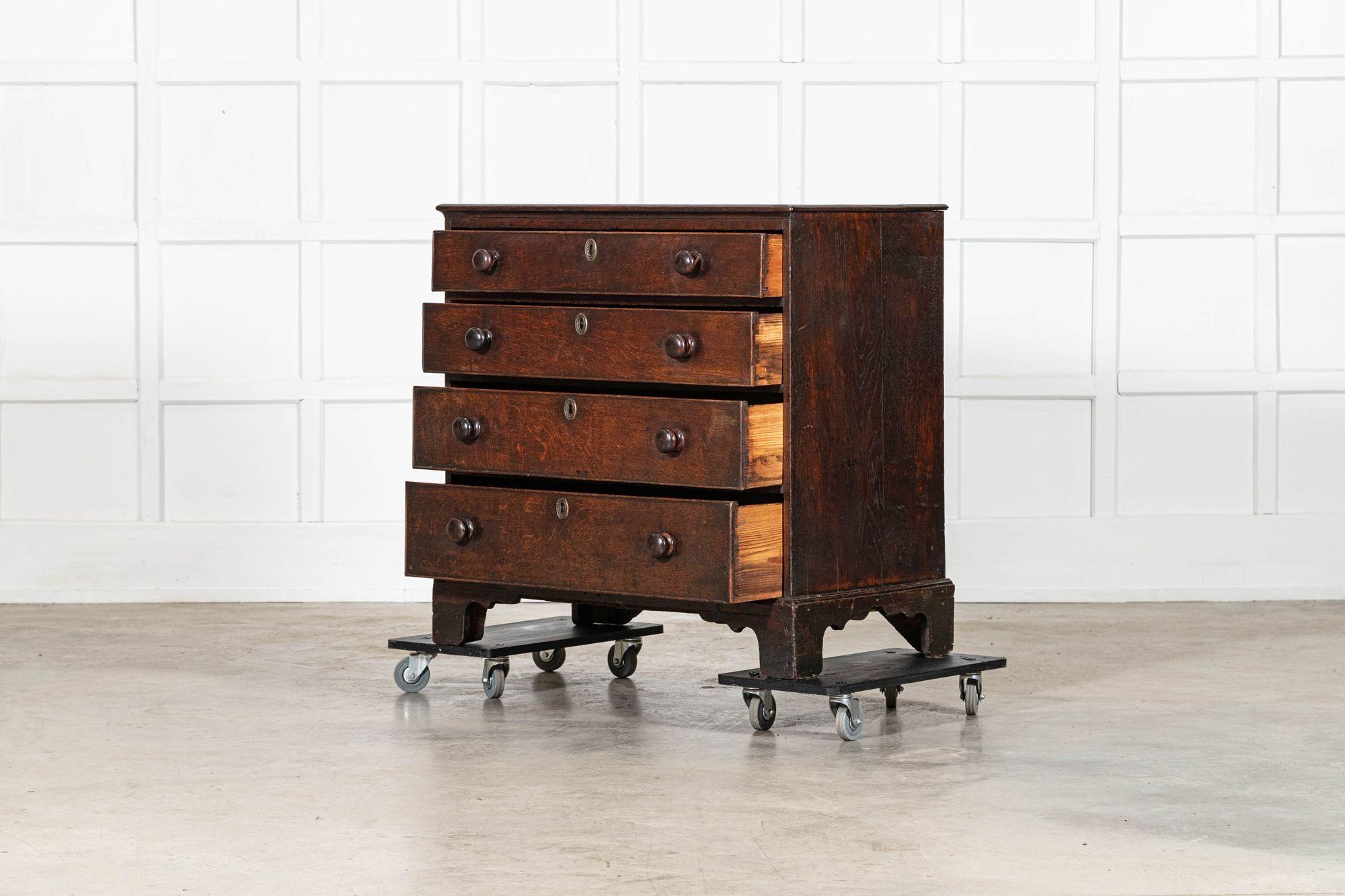 English 18thC Oak Chest Drawers in vendita 7