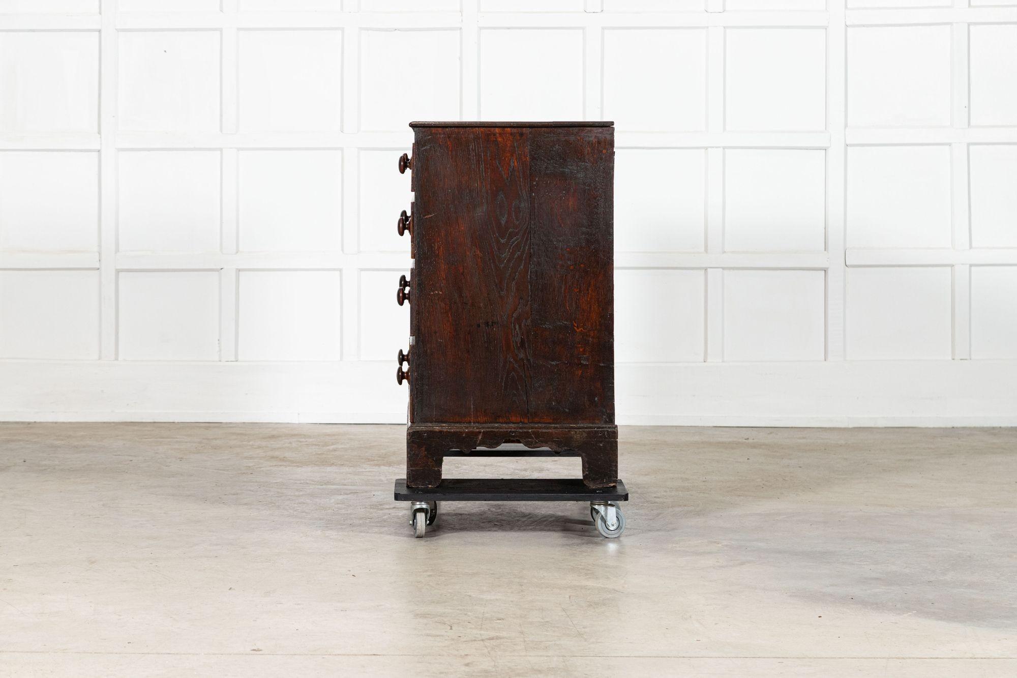 English 18thC Oak Chest Drawers in vendita 8