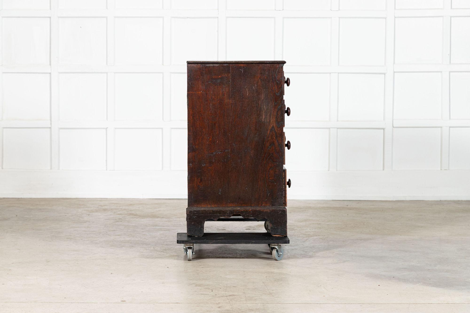 English 18thC Oak Chest Drawers in vendita 9